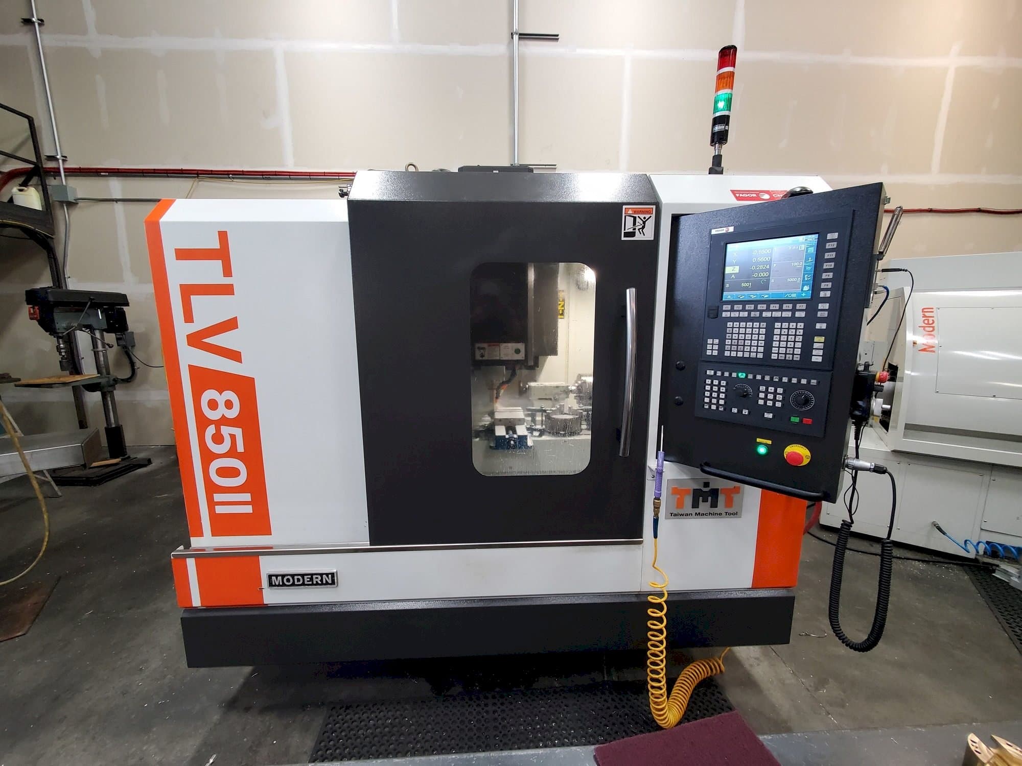 Vista frontale della macchina Modern TLV-85011