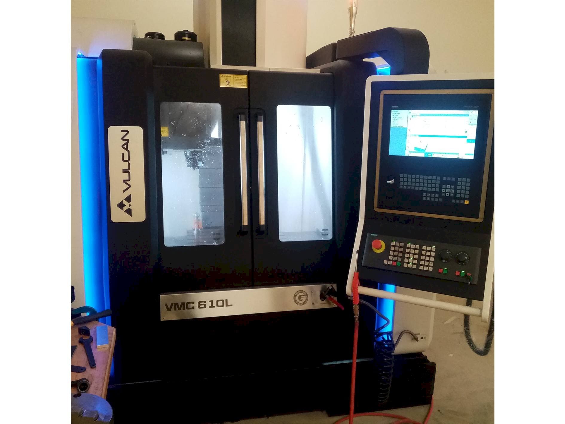 Vista frontale della macchina VULCAN VMC 610L