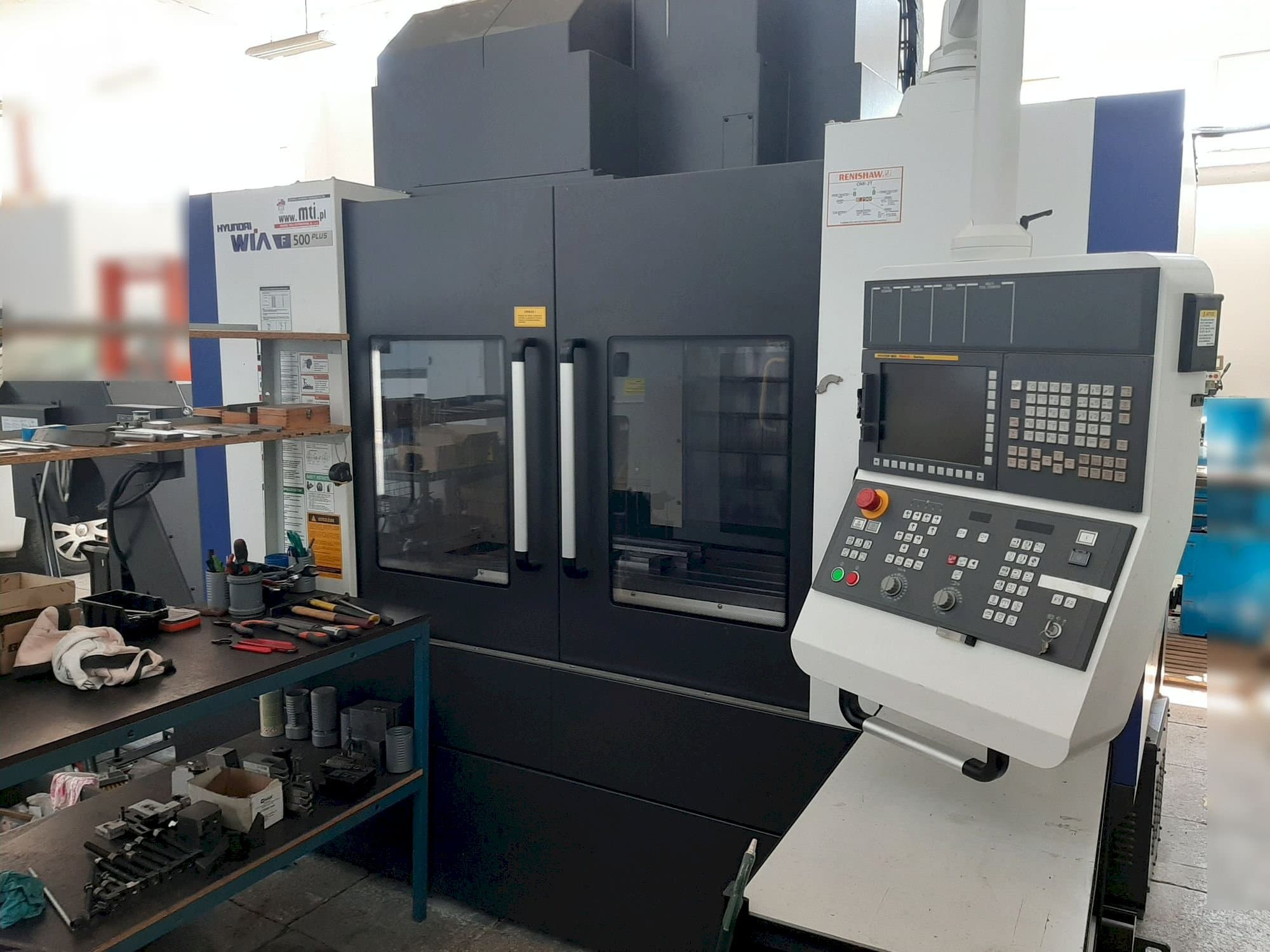 Vista frontale della macchina Hyundai Wia F500 PLUS