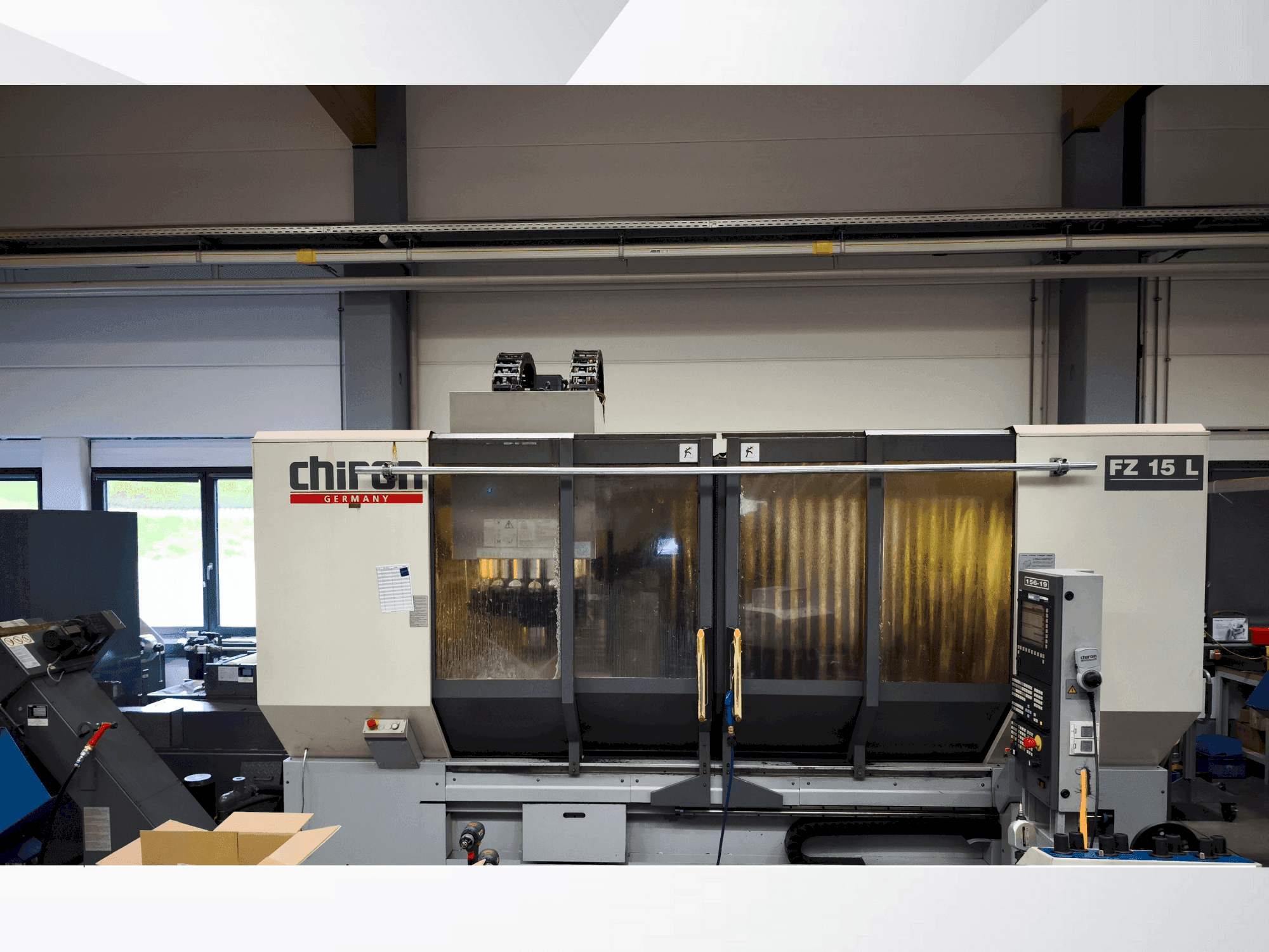 Vista frontale della macchina CHIRON FZ 15 L