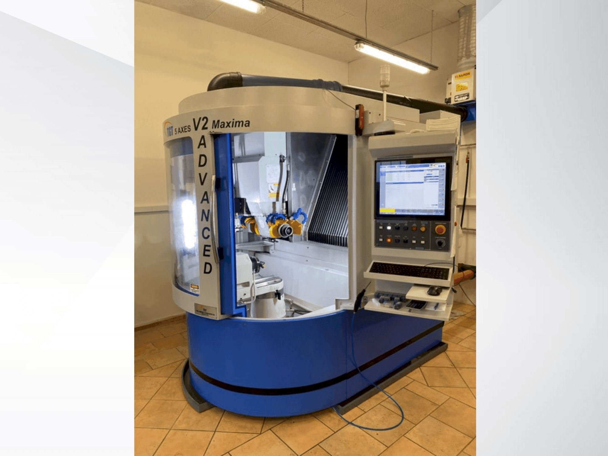 Vista frontale della macchina TGT V2 Maxima