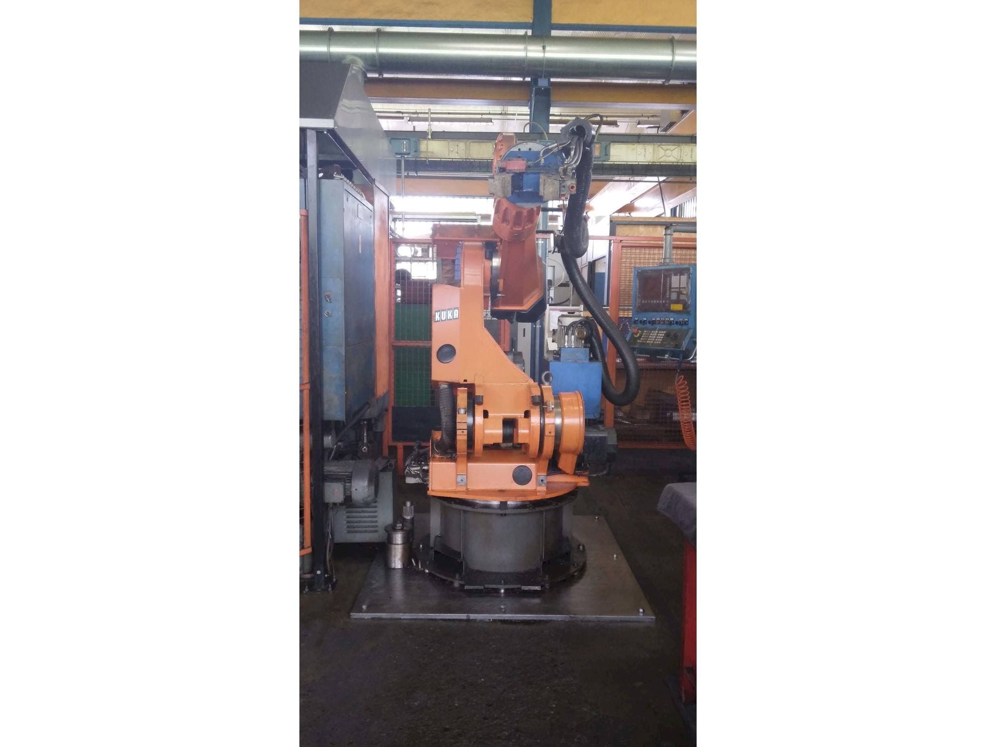 Vista frontale della macchina KUKA IR 760/120.0