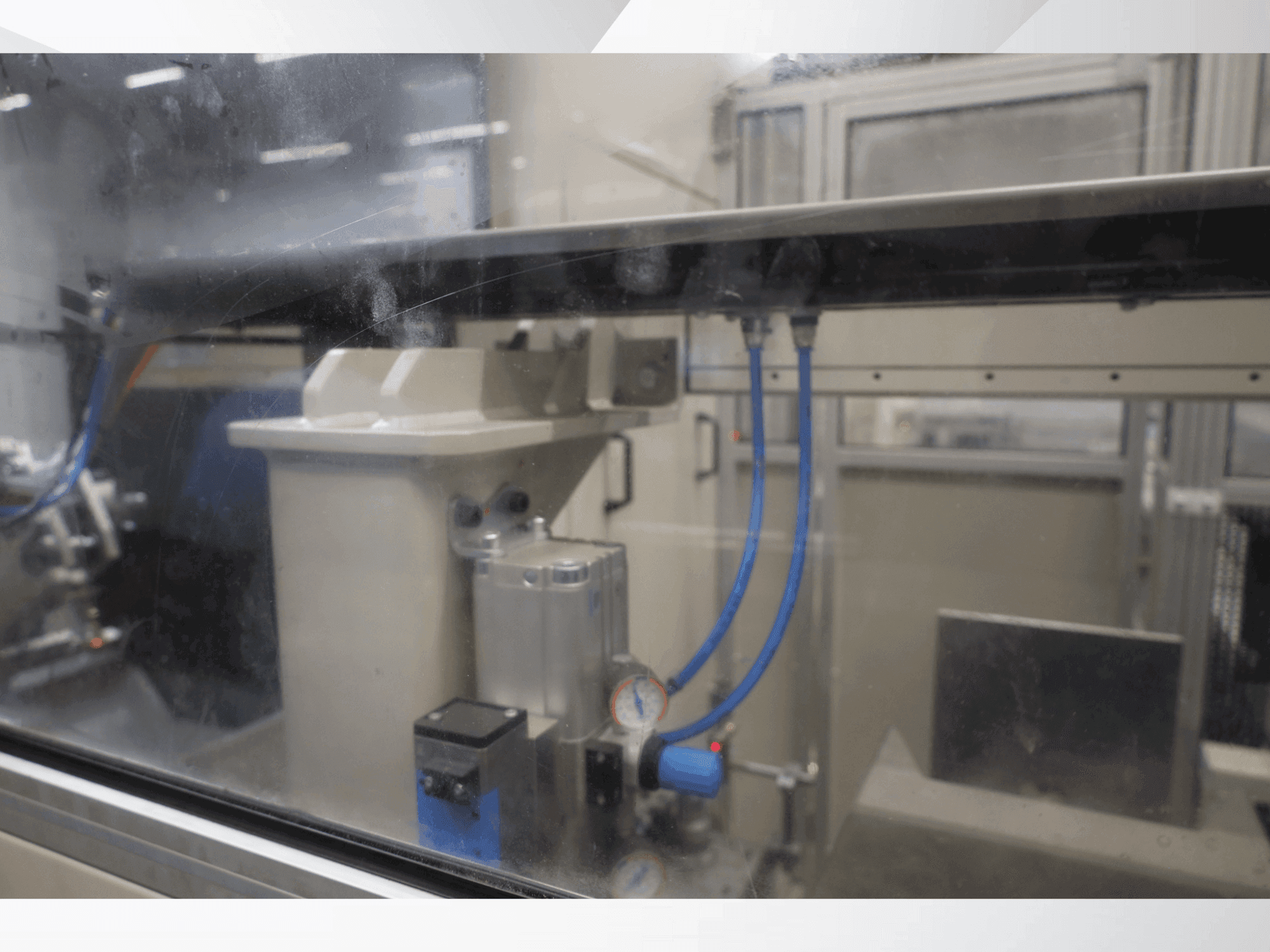 Vista frontale della macchina PROFILATOR DV370-HL-05