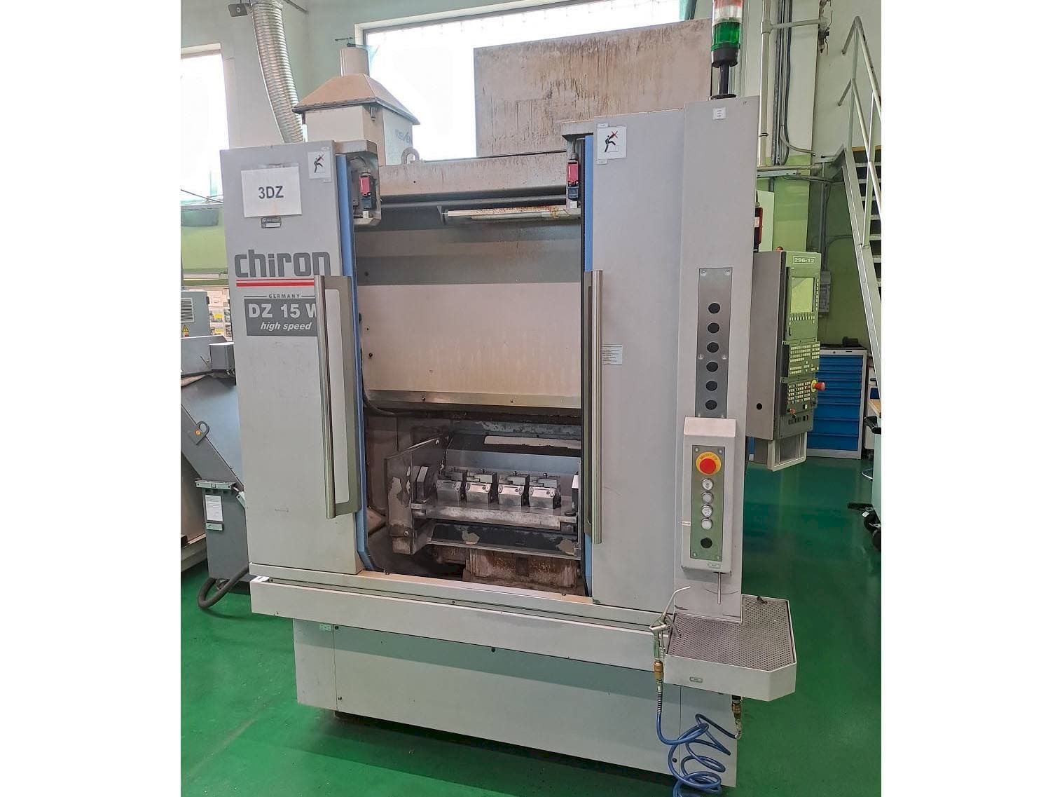 Vista frontale della macchina CHIRON DZ 15W HS