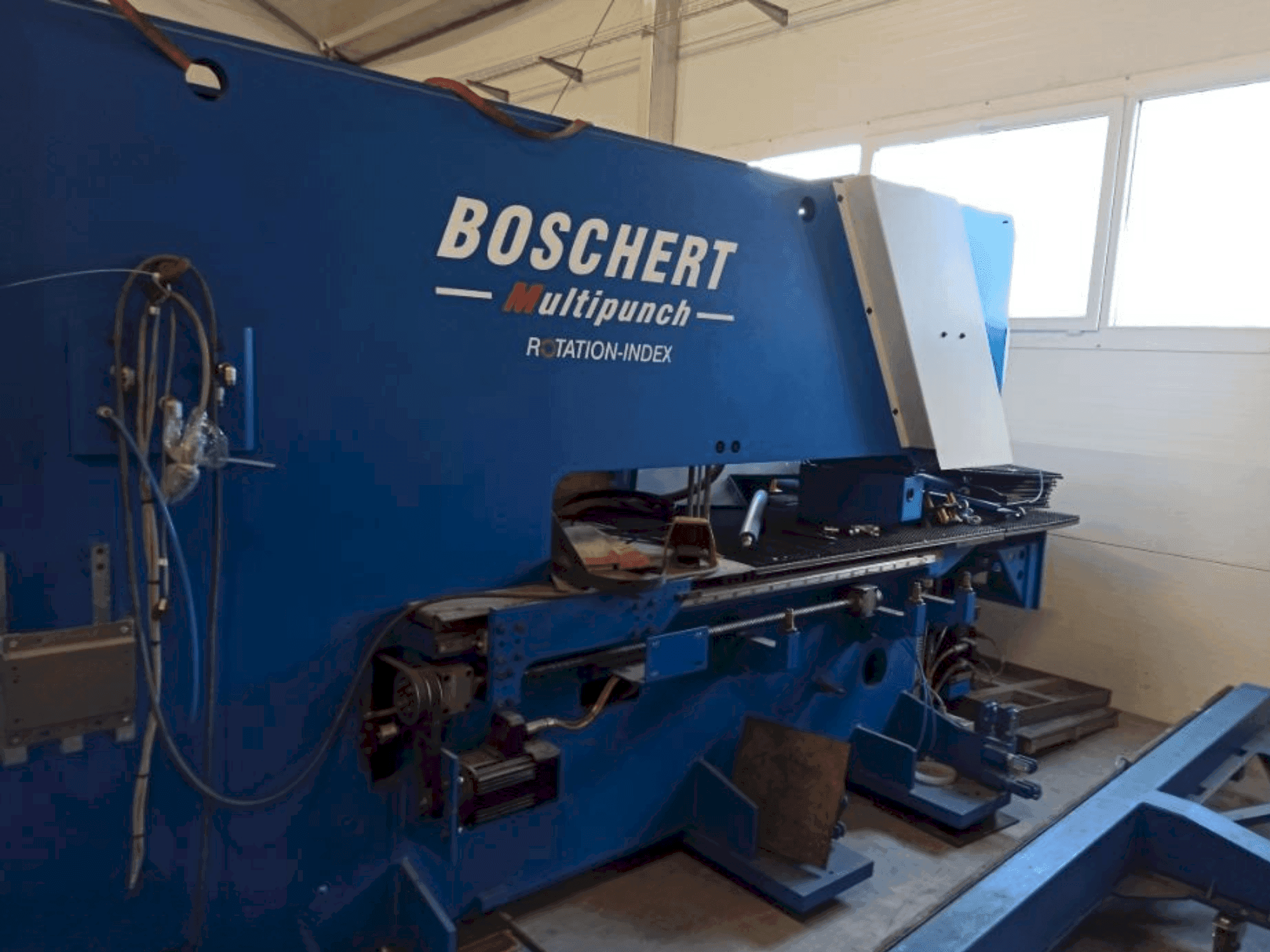 Vista frontale della macchina BOSCHERT MULTIPUNCH 1250