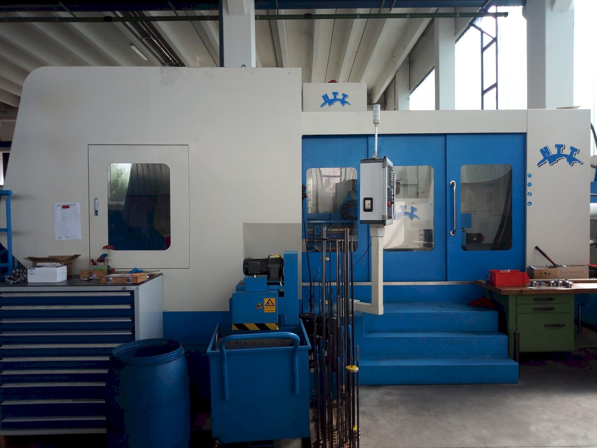 Vista frontale della macchina HTT KBR6-1008