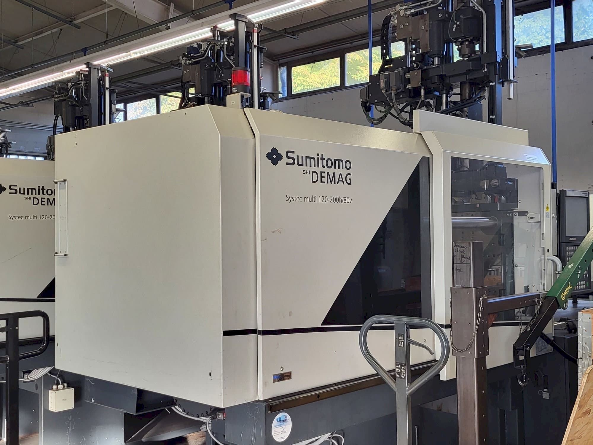 Vista laterale sinistra della macchina Sumitomo SHI DEMAG Multi 120/470-200h/80V