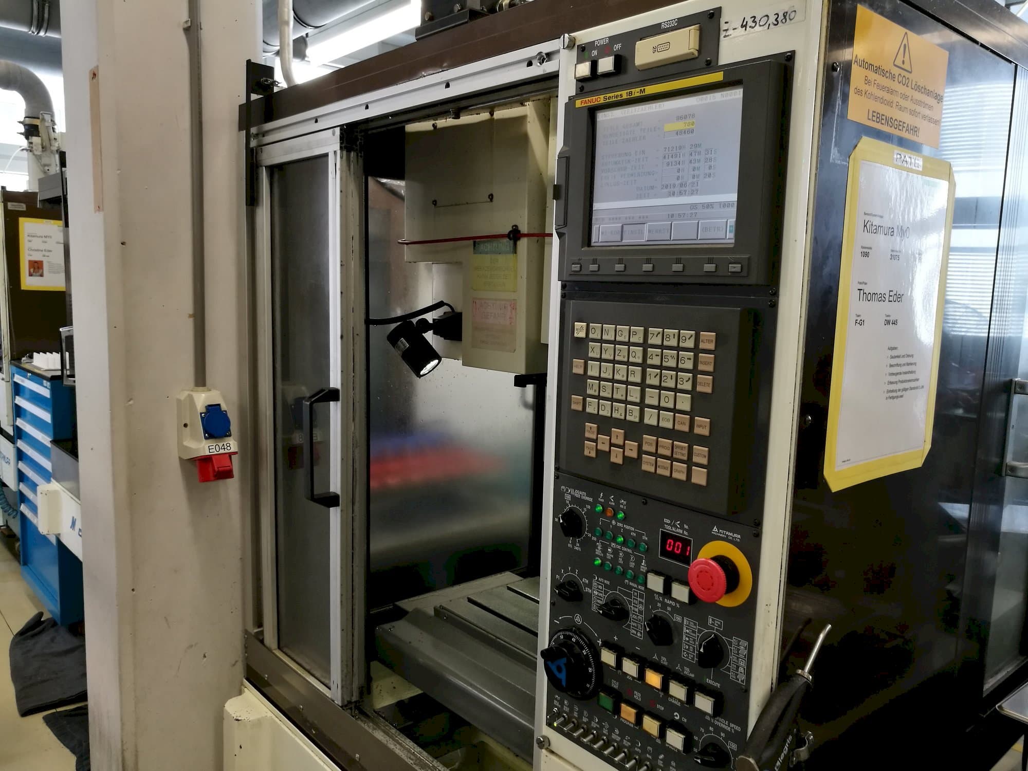 Vista frontale della macchina Kitamura Mycenter-0