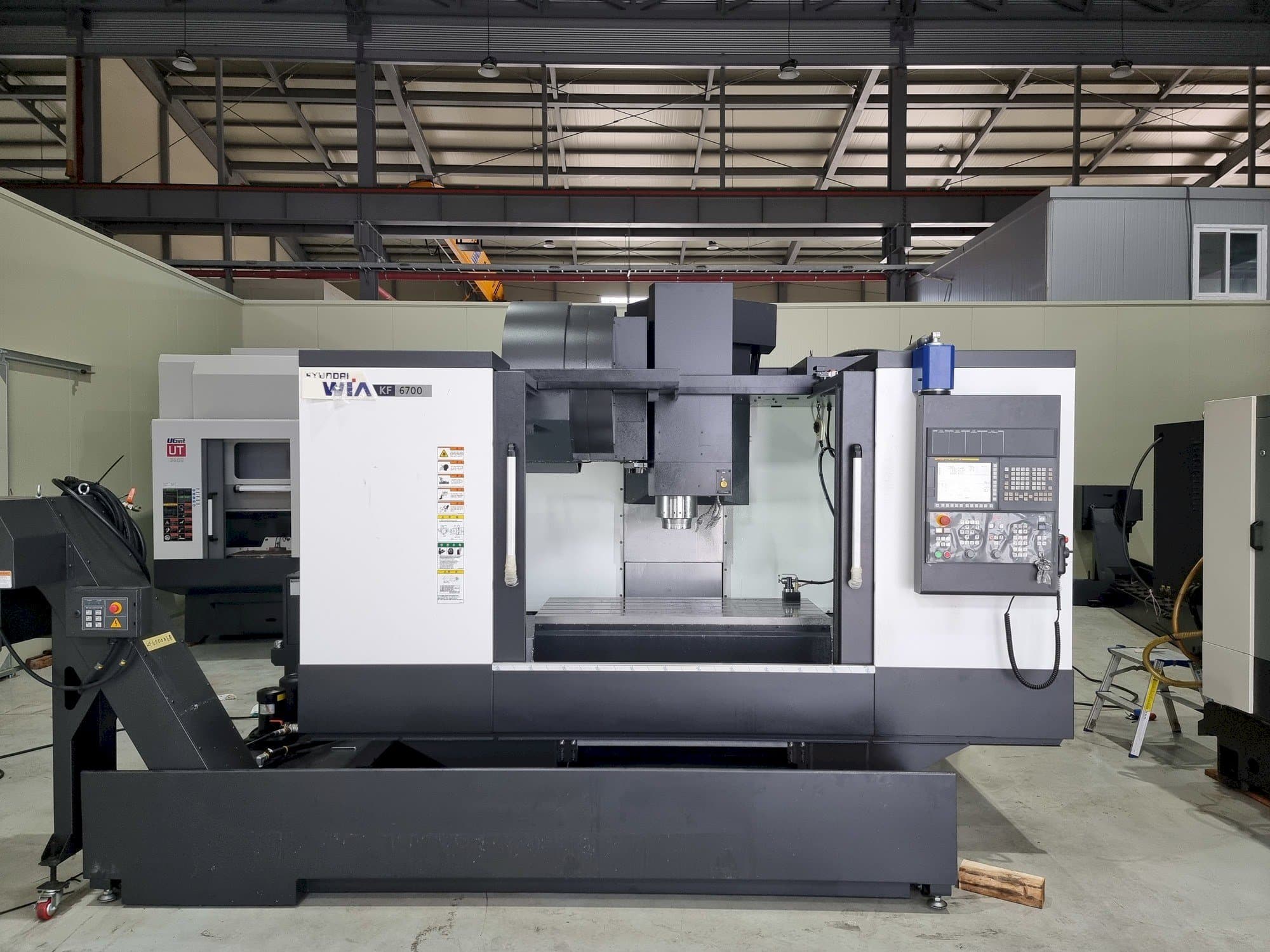 Vista frontale della macchina Hyundai Wia KF 6700