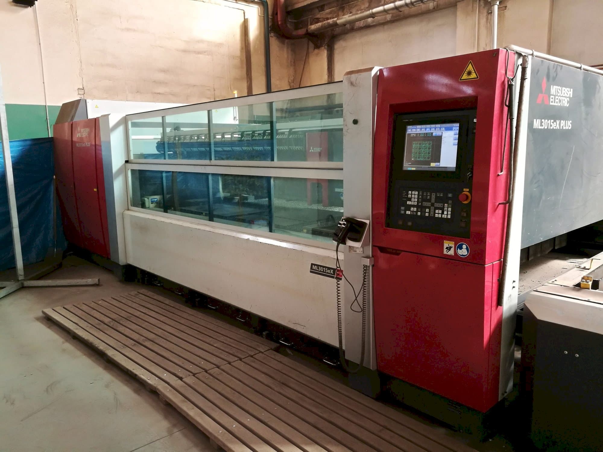 Vista frontale della macchina Mitsubishi ML3015eX(S2)-45CF-R