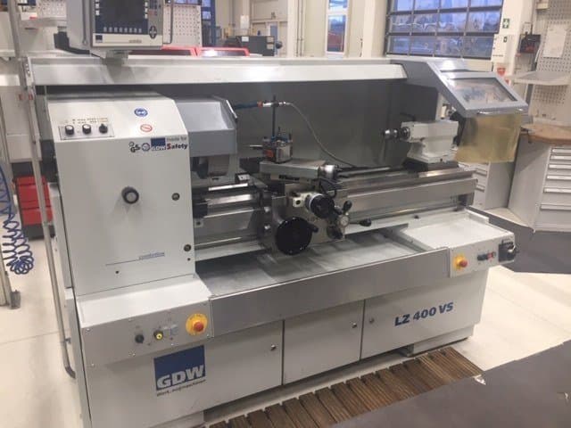 Vista frontale della macchina GDW LZ400 VS