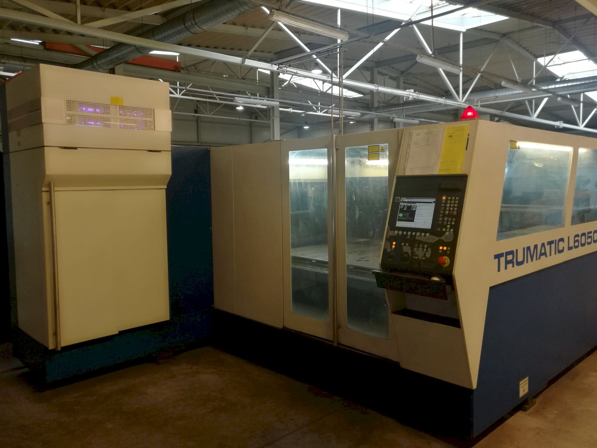 Vista lato destro della macchina Trumpf Trumatic L 6050