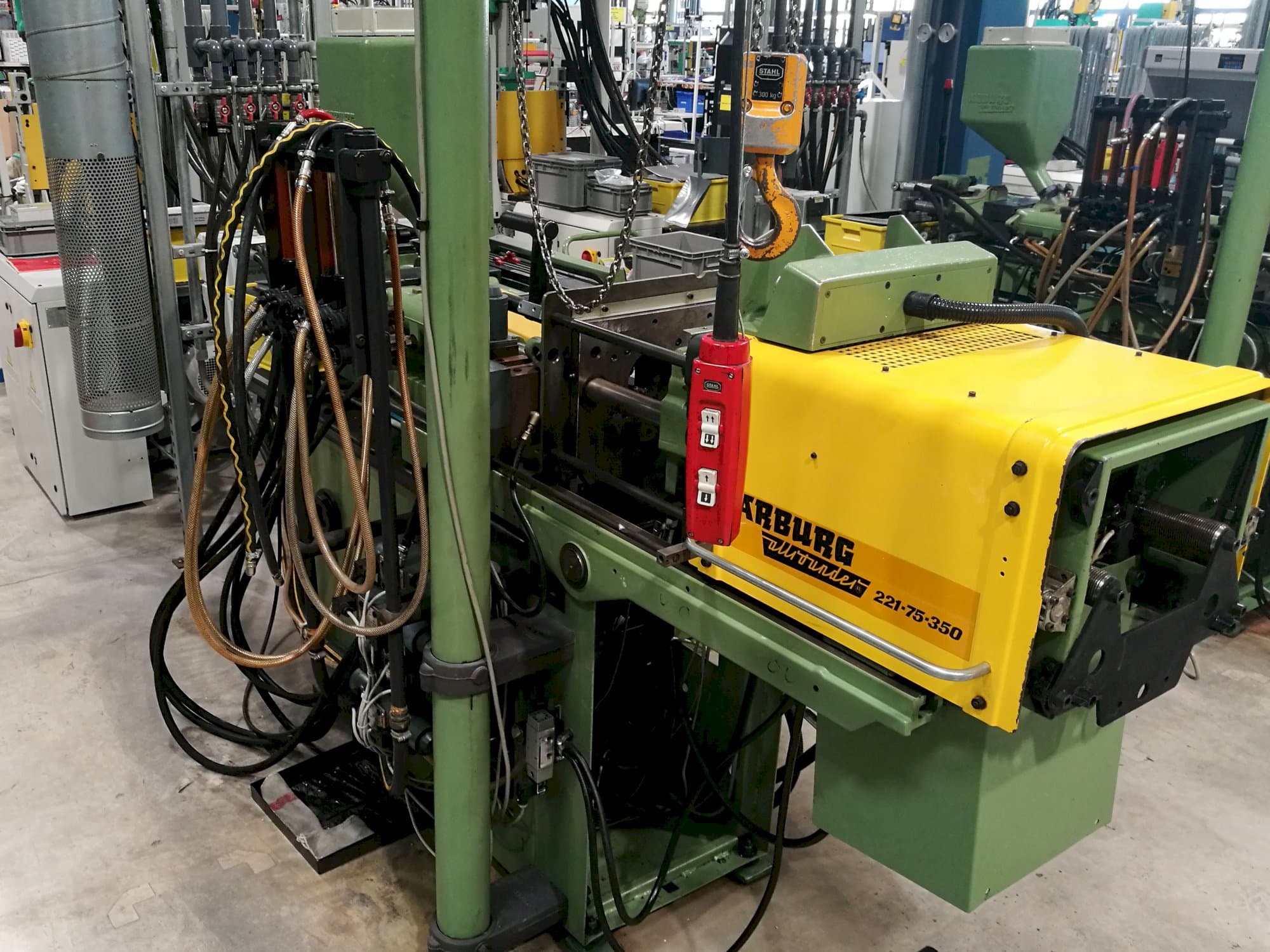 Vista lato destro della macchina Arburg Allrounder 221-75-350