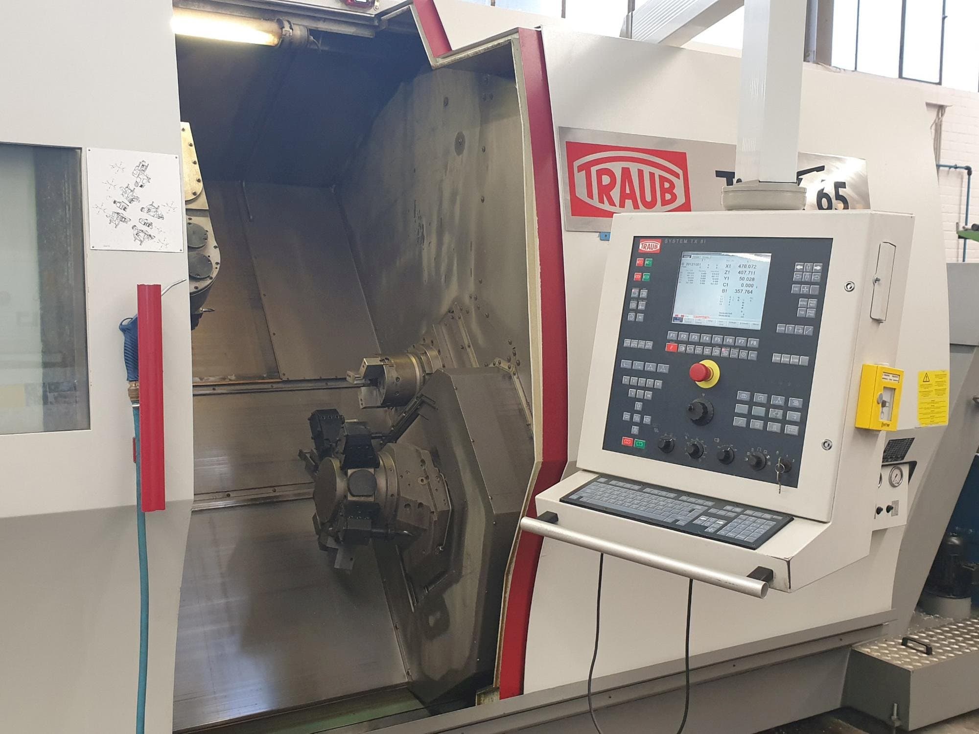 Vista frontale della macchina TRAUB TNX 65