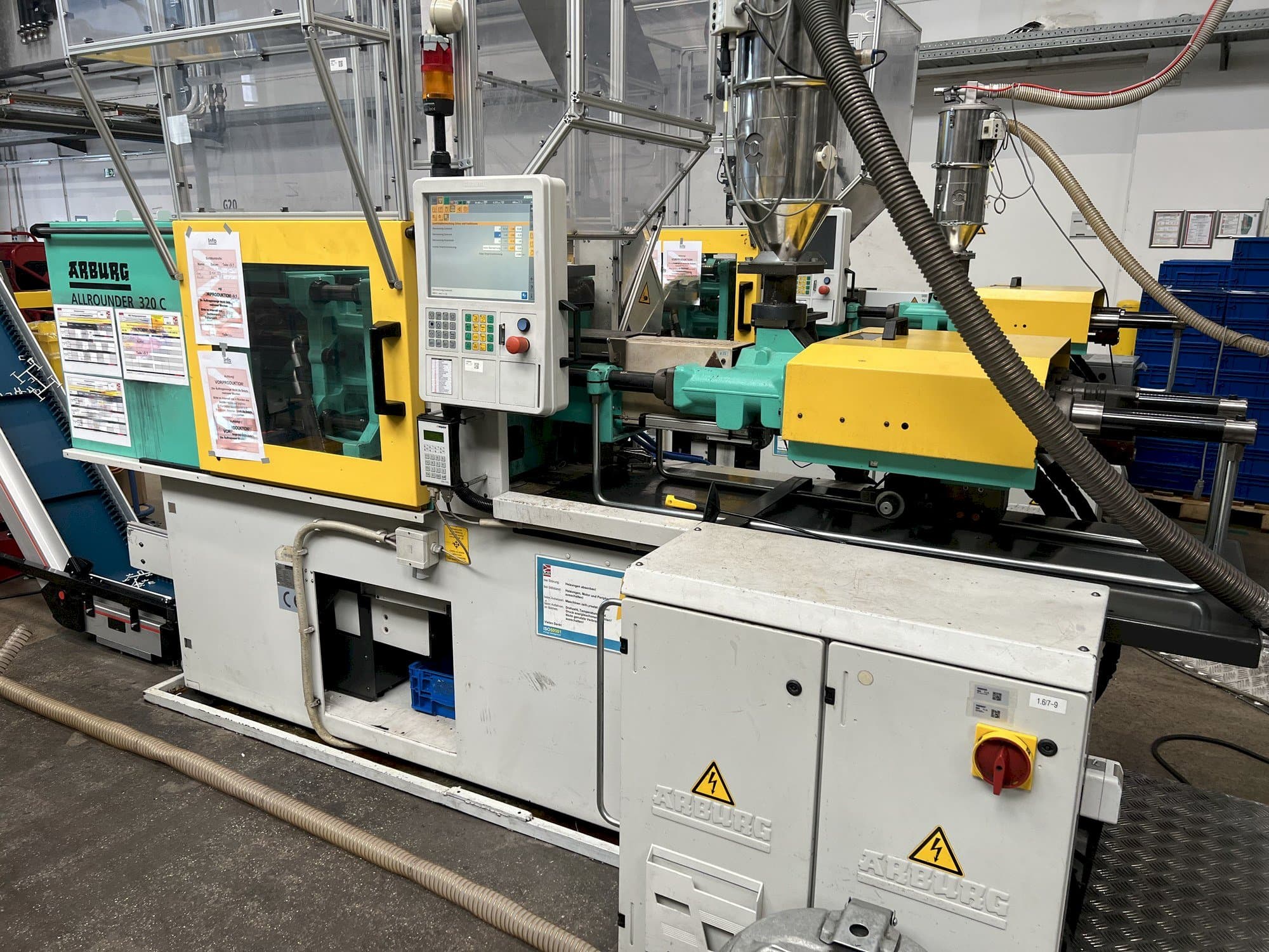 Vista frontale della macchina Arburg Allrounder 320C 500 - 170