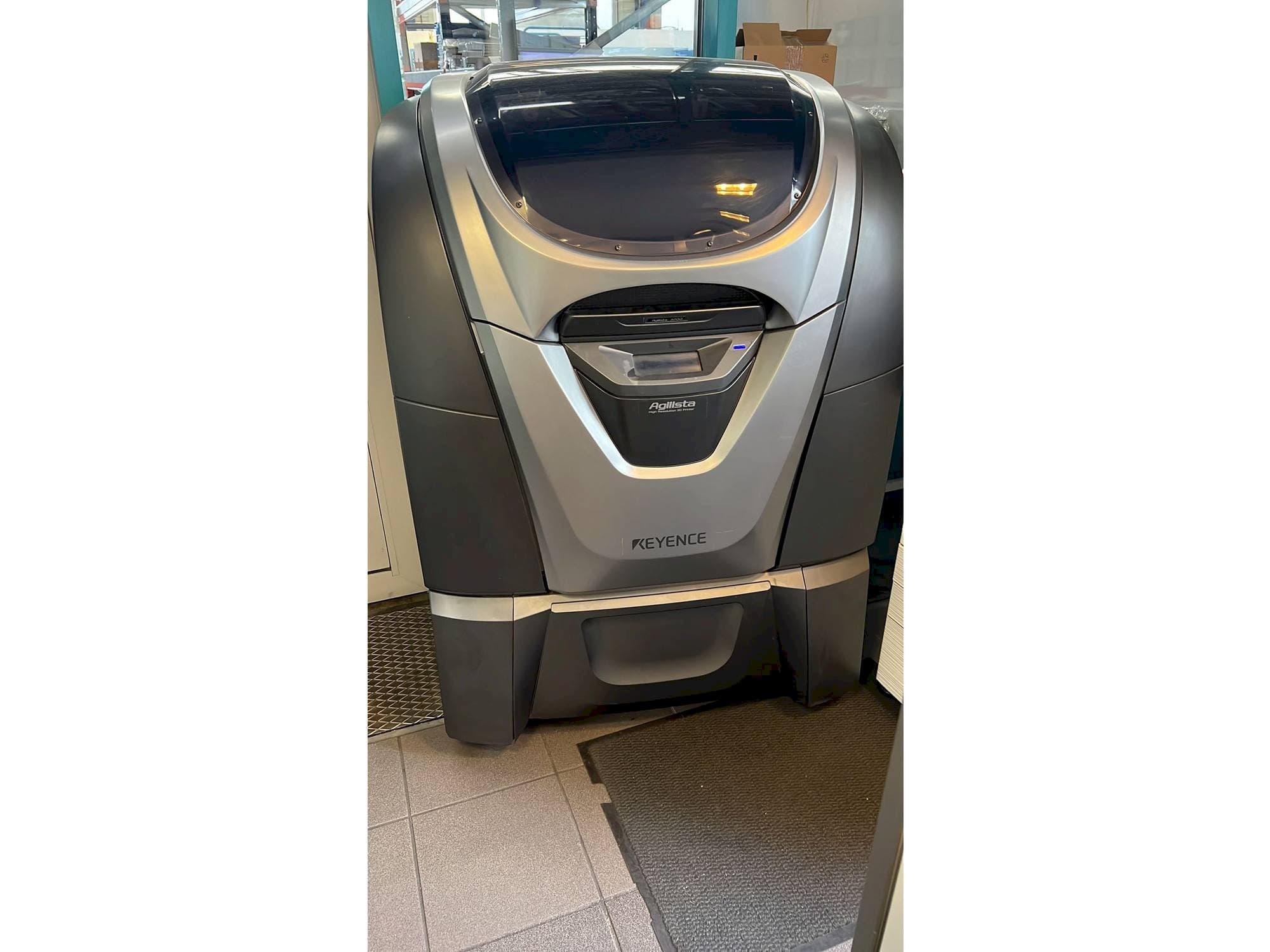 Vista frontale della macchina KEYENCE Agilista 3200