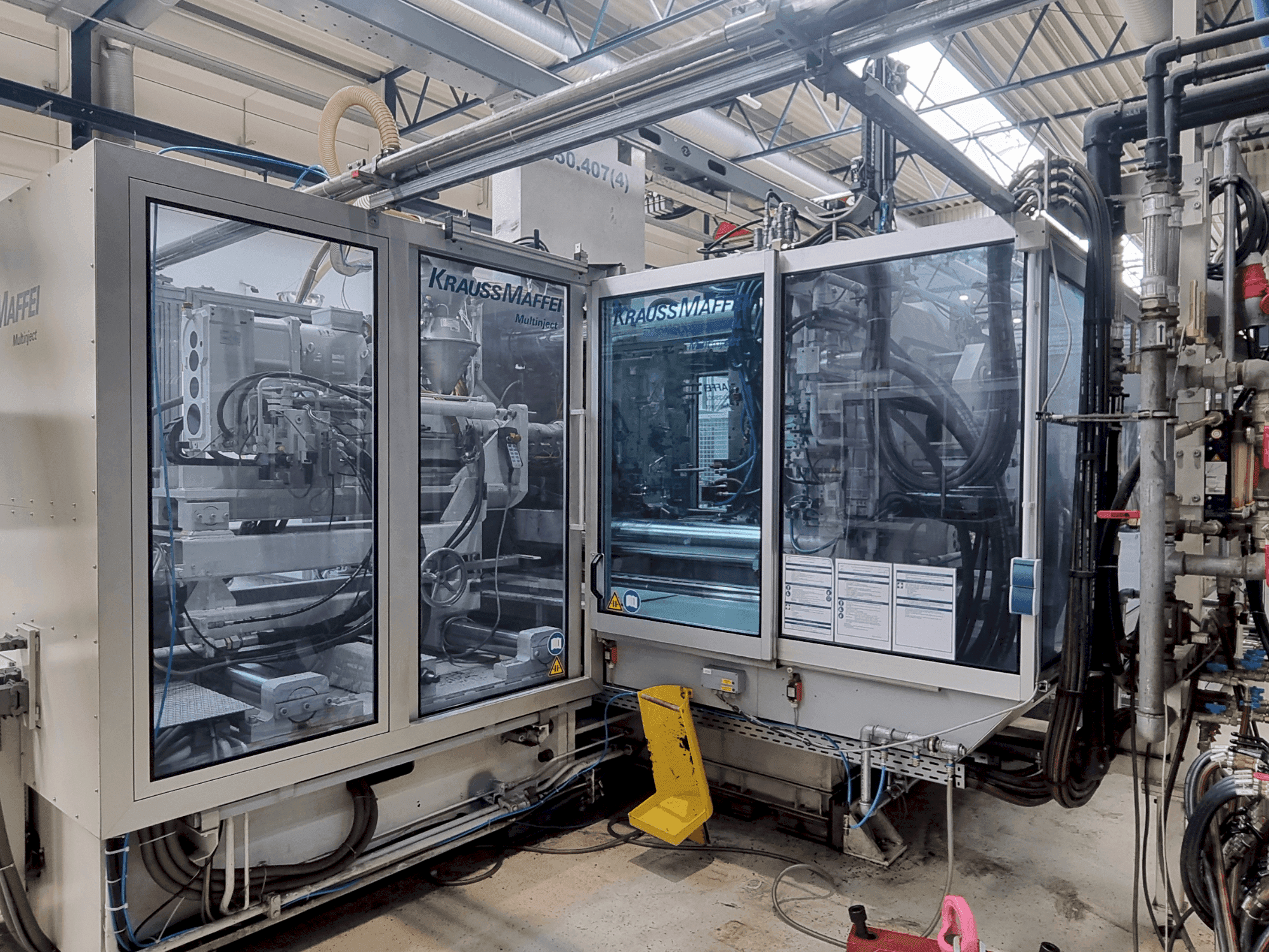 Vista frontale della macchina Krauss Maffei 650-2700-390 CL