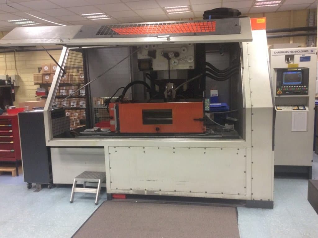 Vista frontale della macchina CHARMILLES Robofil 4020 SI