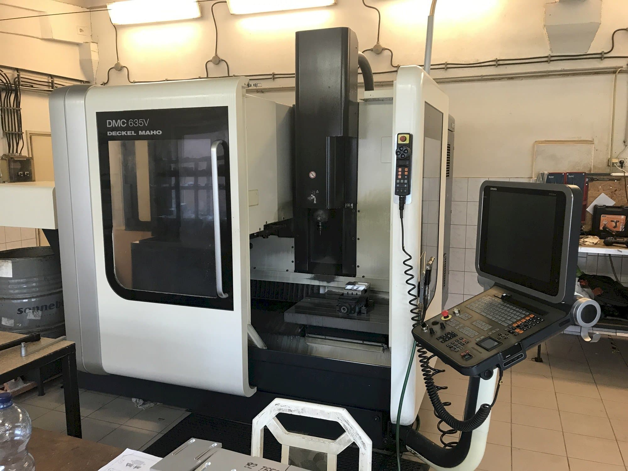 Vista frontale della macchina DECKEL MAHO DMC 635V