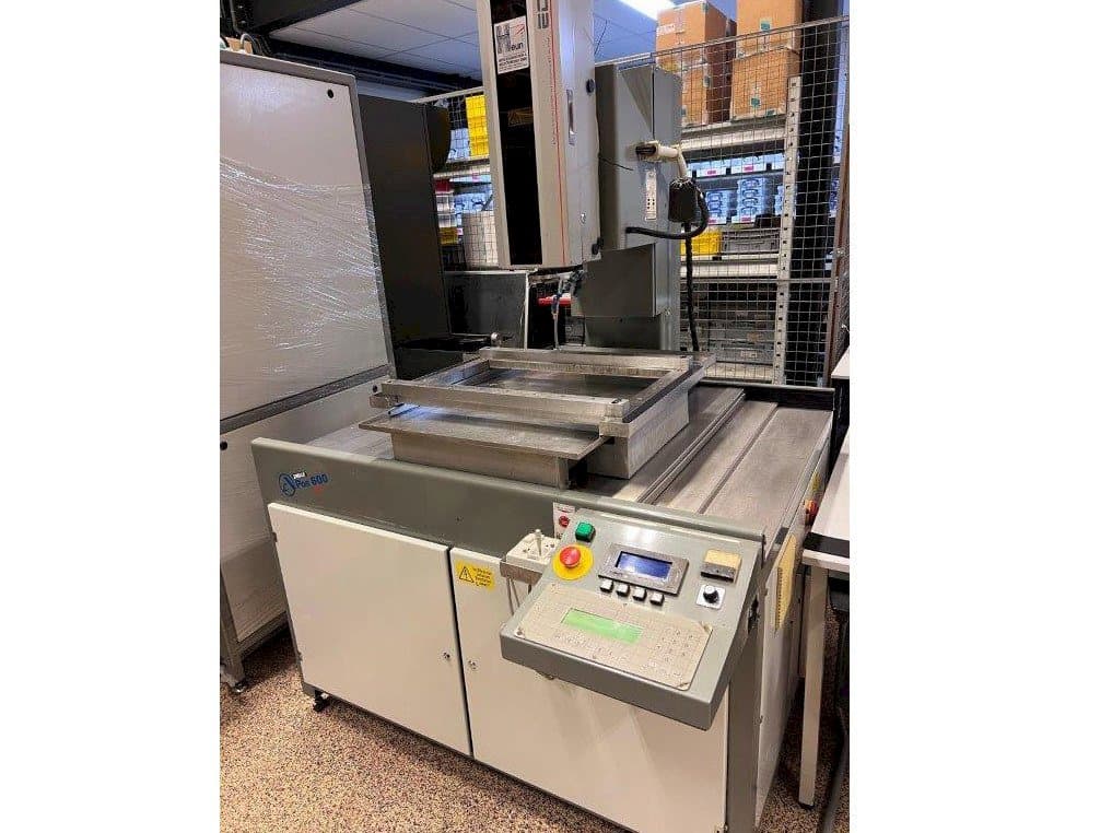 Vista frontale della macchina Apos 600