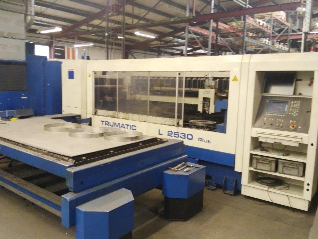 Vista frontale della macchina Trumpf TRUMATIC L 2530