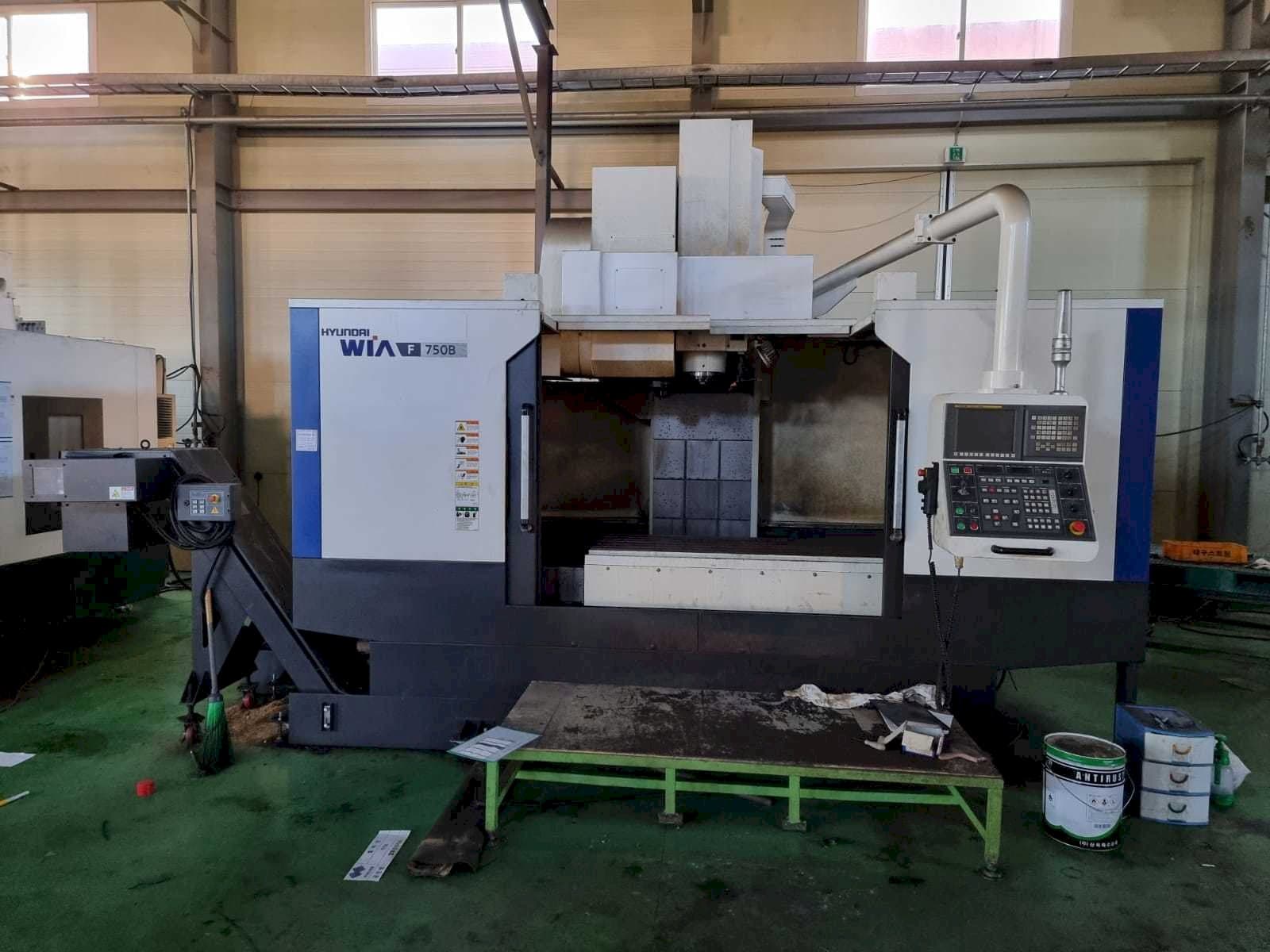 Vista frontale della macchina Hyundai Wia F750B