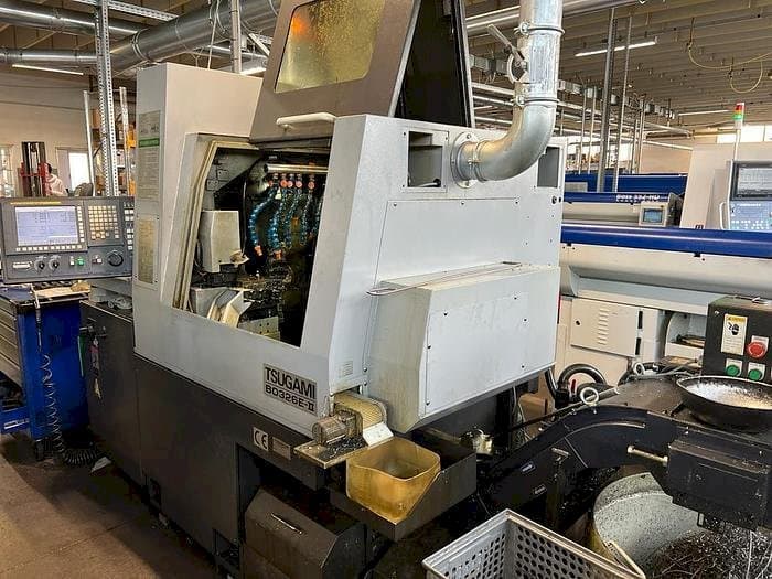 Vista frontale della macchina TSUGAMI B0326E-II