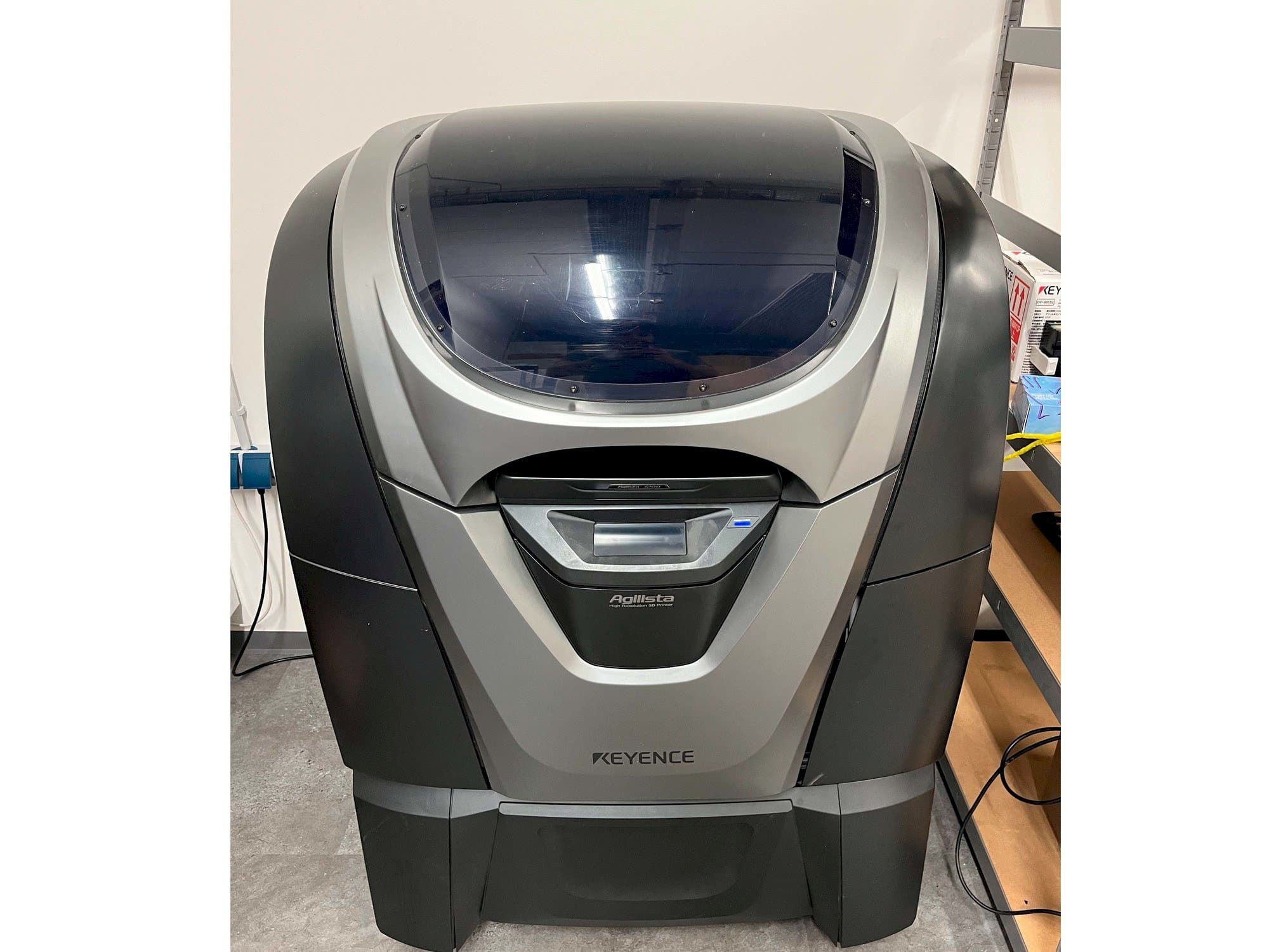 Vista frontale della macchina KEYENCE Agilista 3200-w