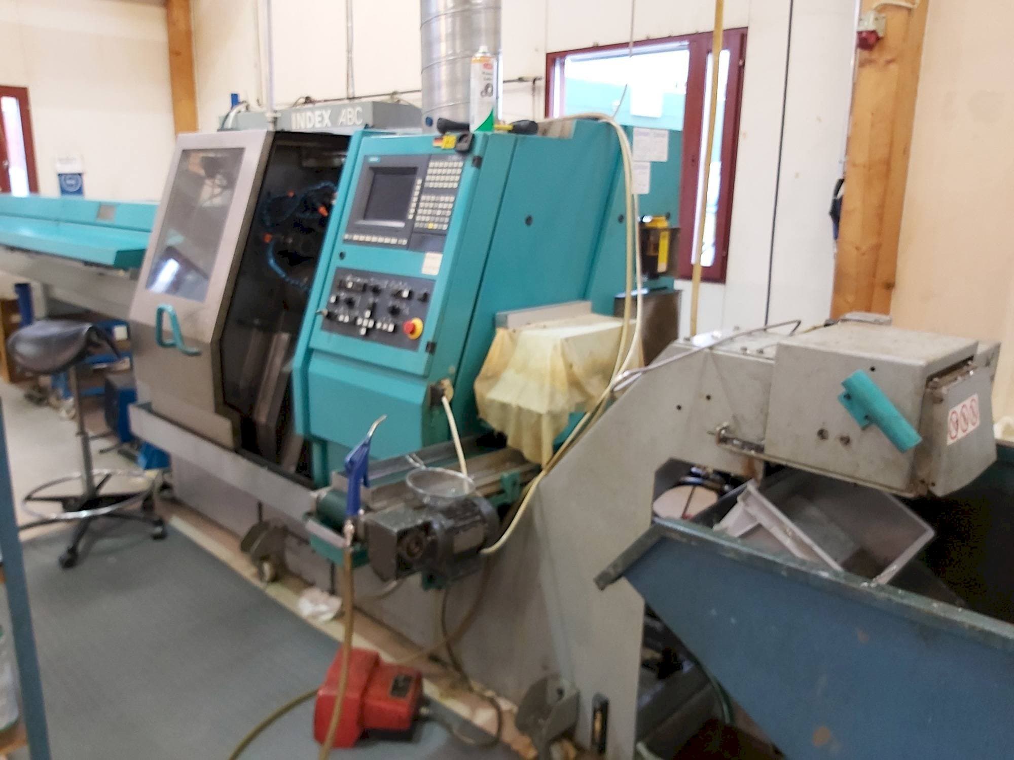 Vista frontale della macchina Index ABC