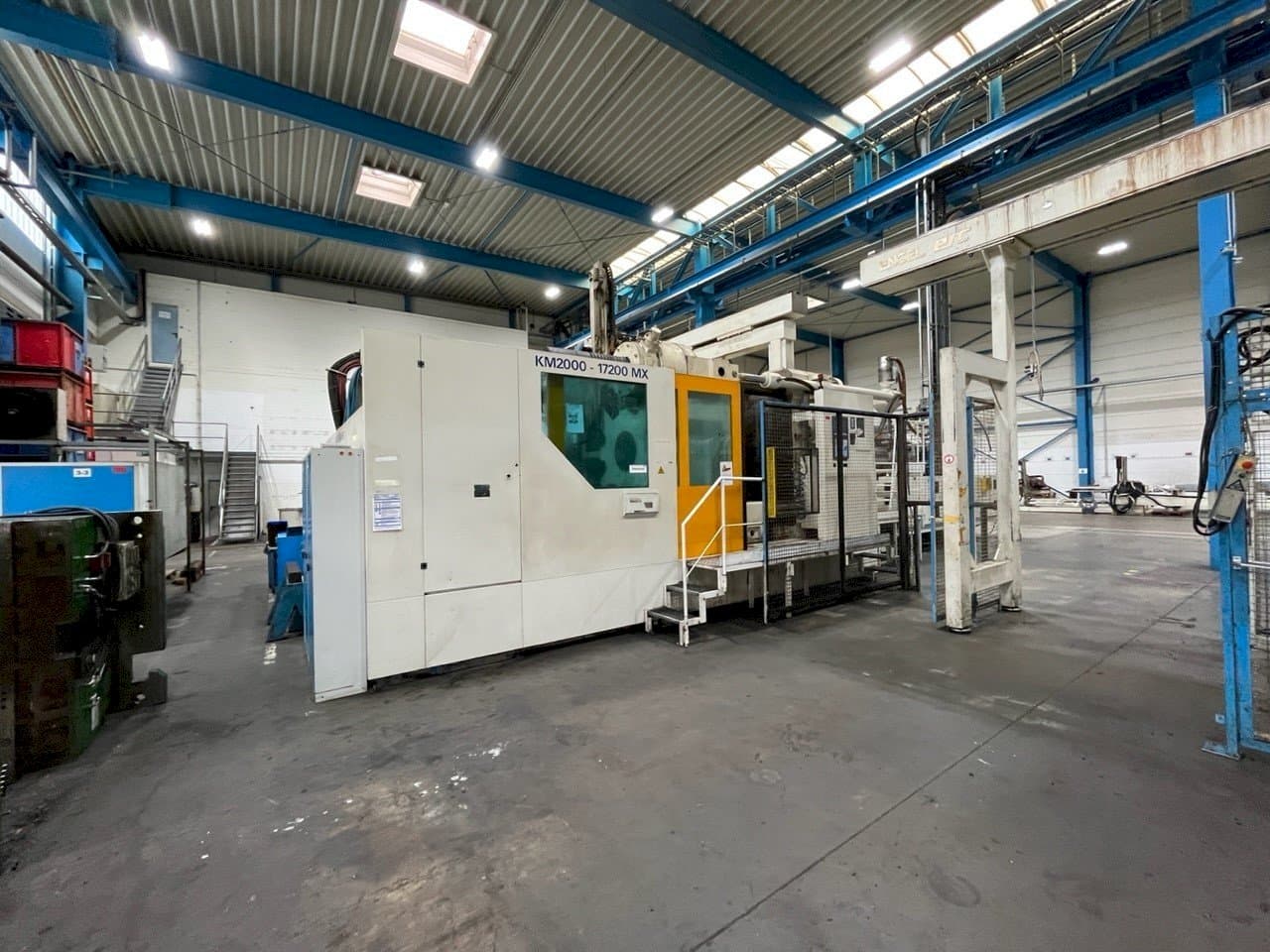 Vista frontale della macchina Krauss Maffei KM 2000 17200 MX