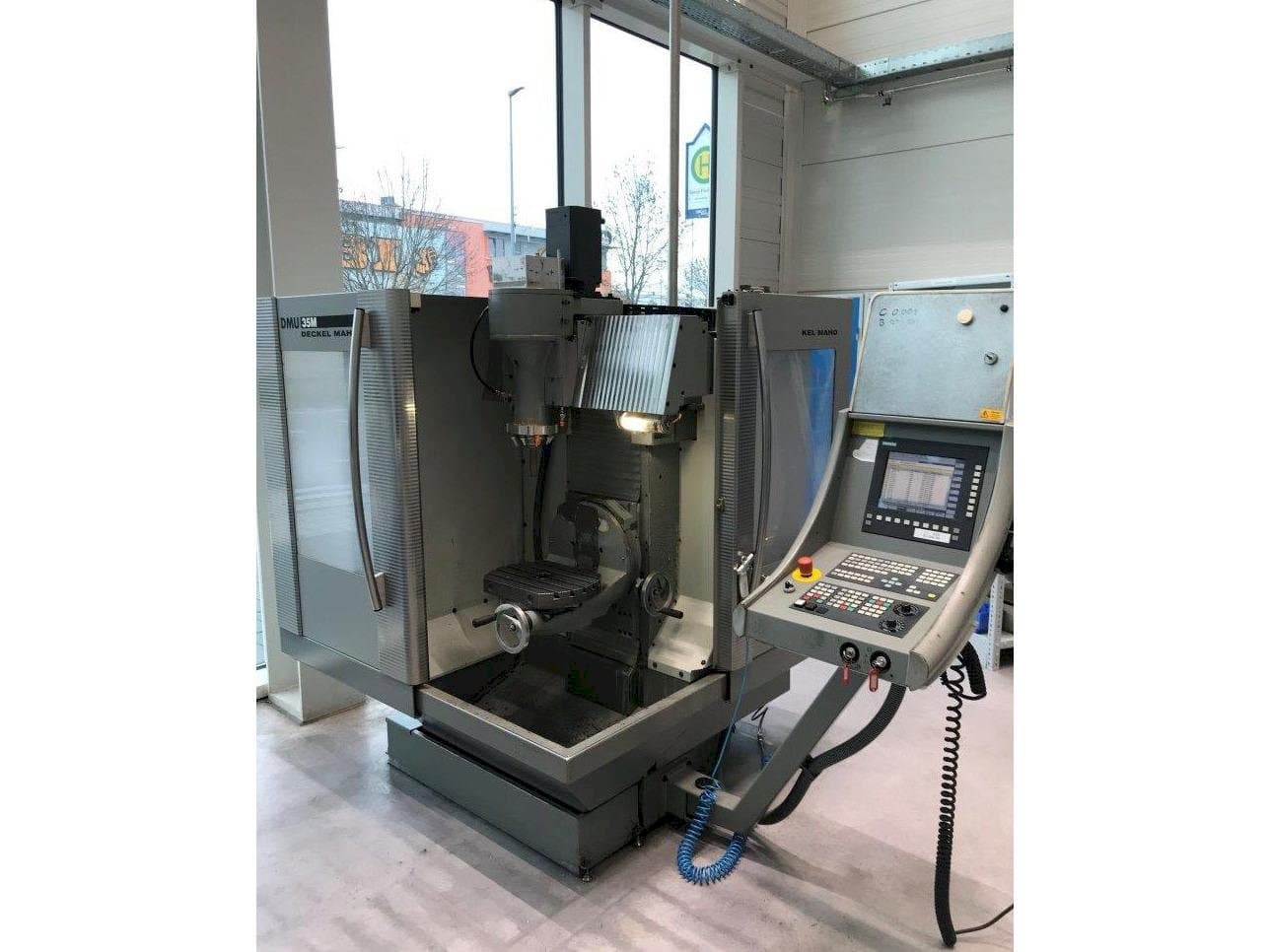 Vista frontale della macchina DECKEL MAHO DMU 35 M