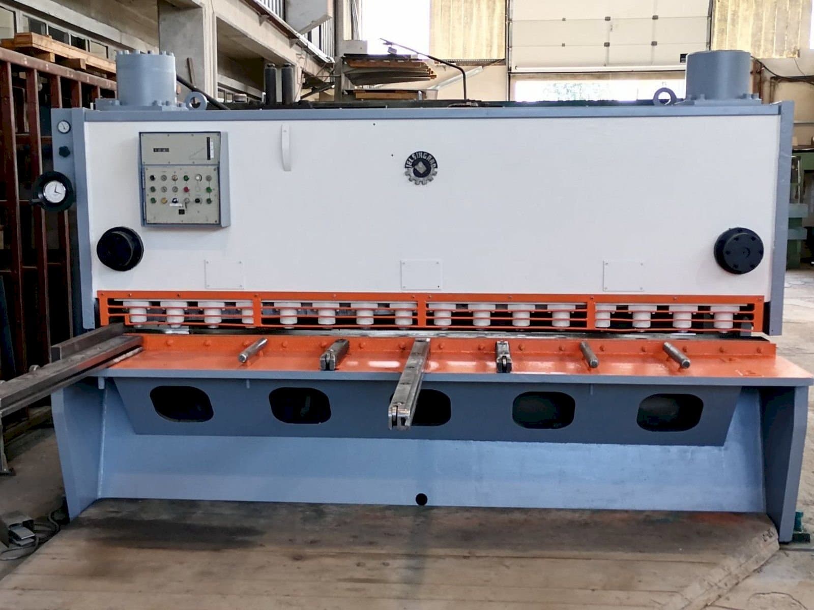 Vista frontale della macchina Jelšingrad MVCS 3100/13