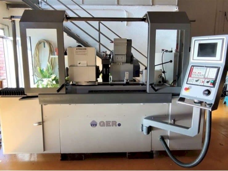 Vista frontale della macchina GER C-500 CNC