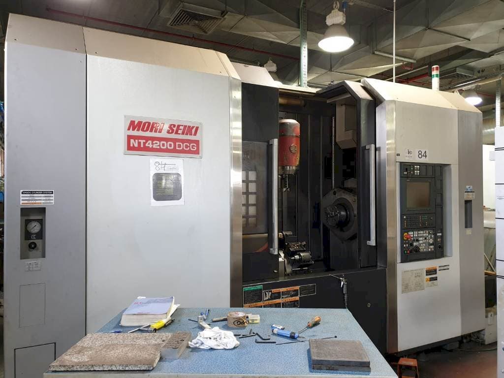 Vista frontale della macchina MORI SEIKI NT4200 DCG