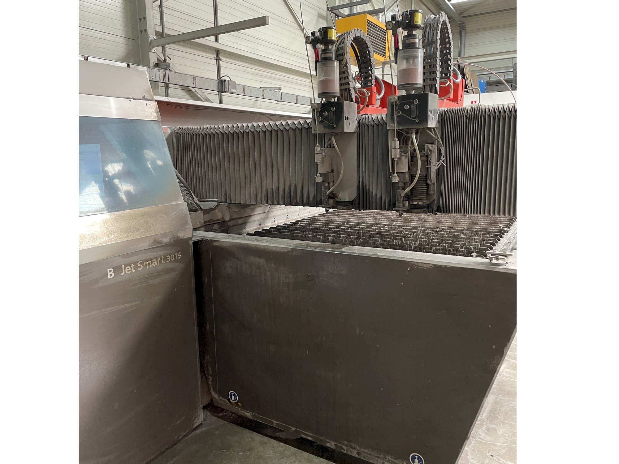 Vista frontale della macchina Bystronic ByJet Smart 3015