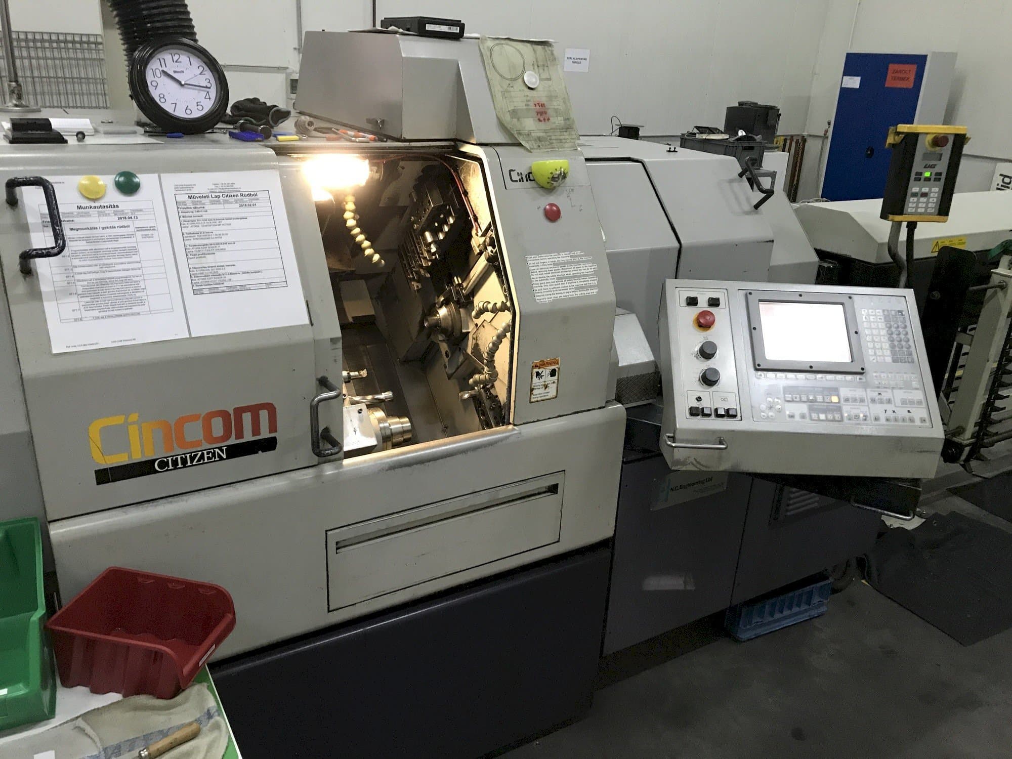 Vista frontale della macchina Citizen Cincom L32