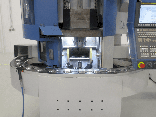 Vista frontale della macchina EMAG VL3