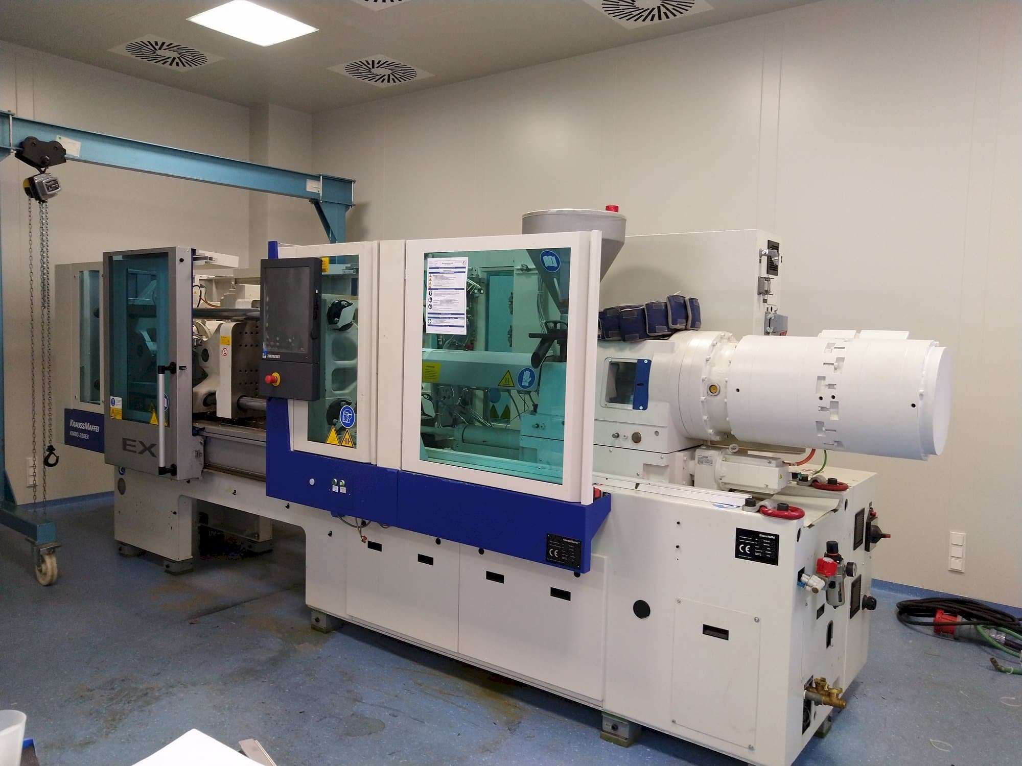 Vista frontale della macchina Krauss Maffei 80-380 EX