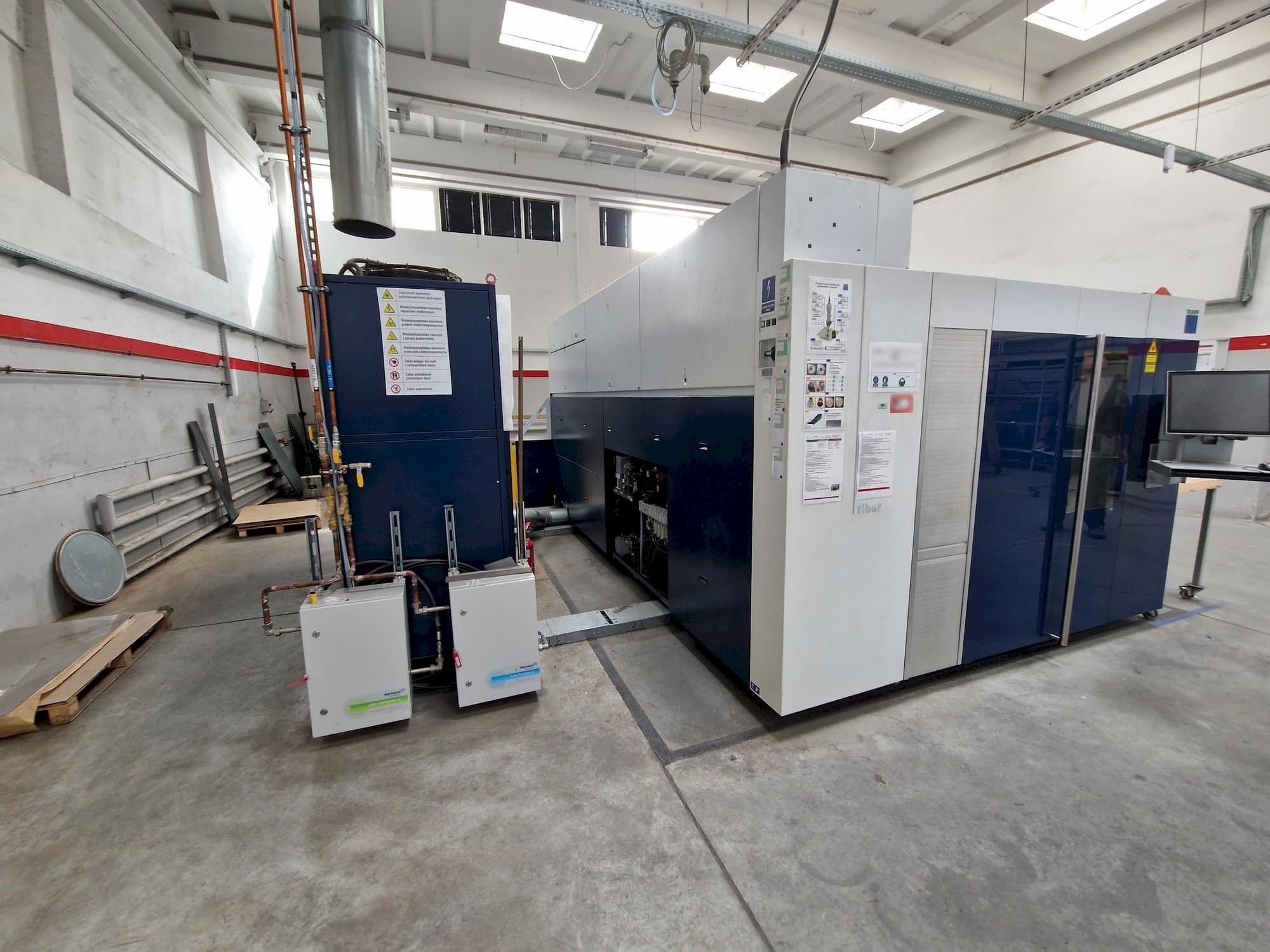 Vista frontale della macchina Trumpf TruLaser 3030 Fiber