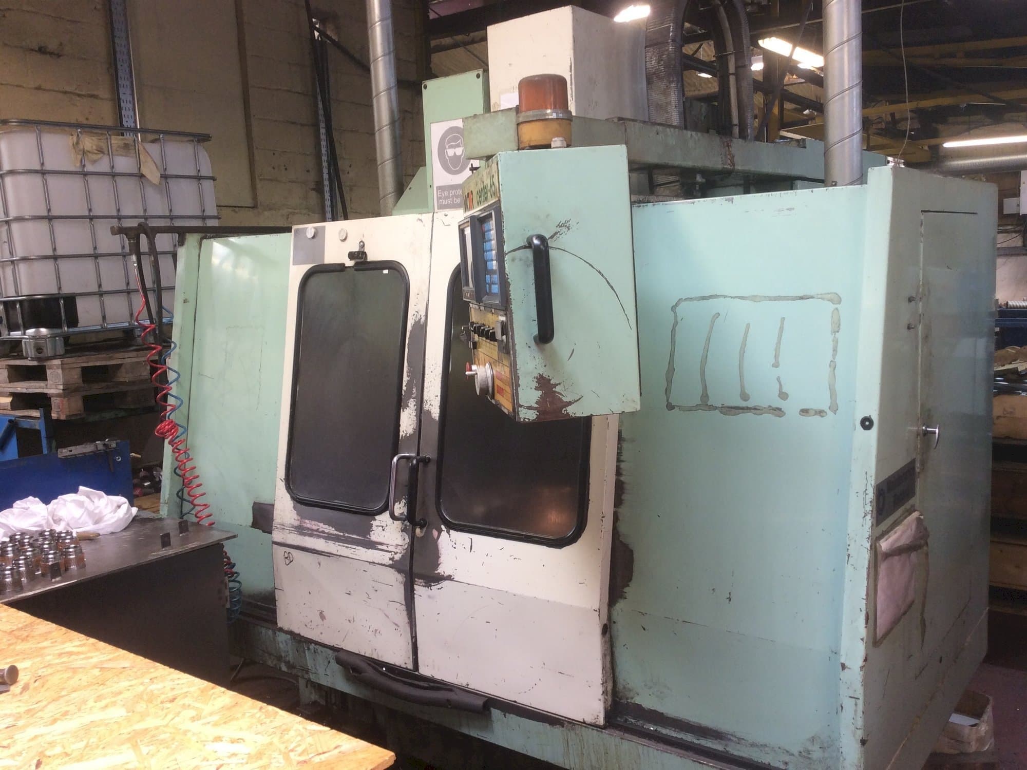 Vista frontale della macchina Victor V Center-65