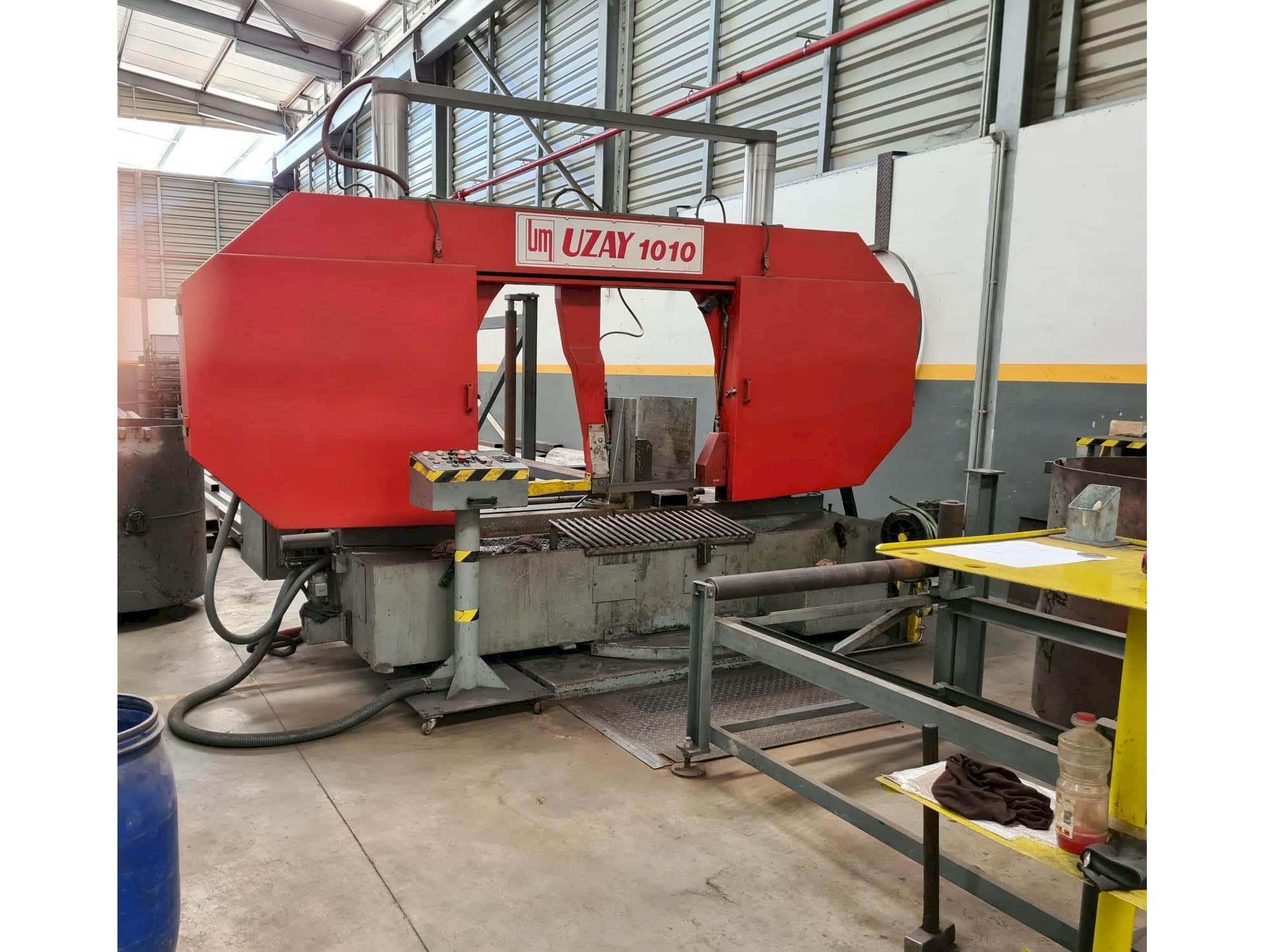 Vista frontale della macchina UZAY MAKINA UMSY 1010