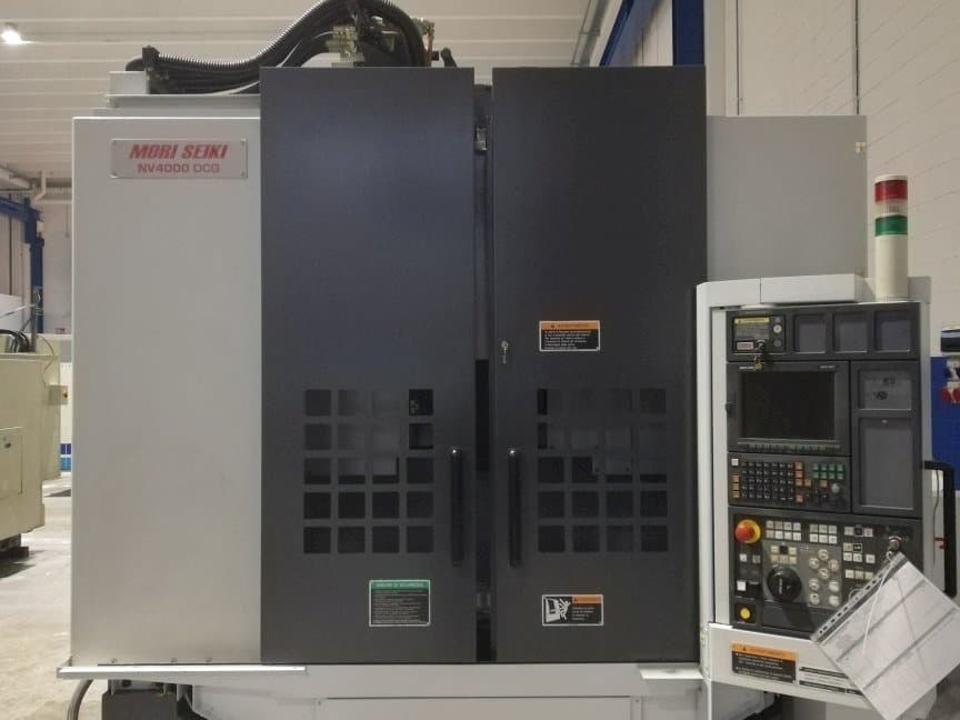 Vista frontale della macchina MORI SEIKI NV 4000 DCG