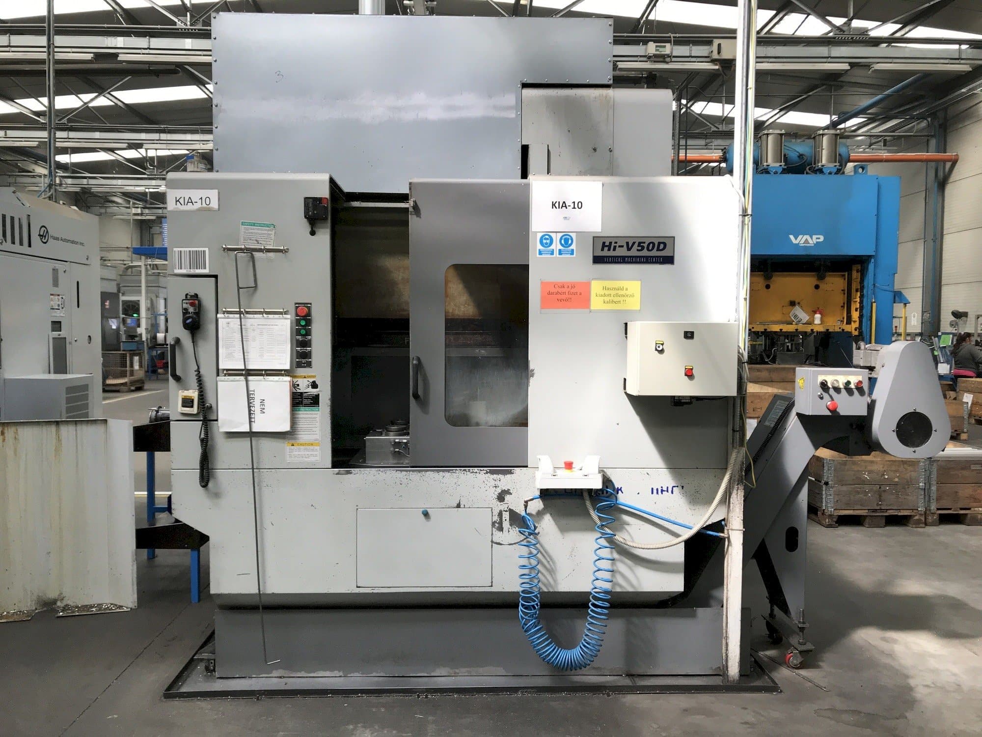 Vista frontale della macchina Hyundai Kia Hi V50D