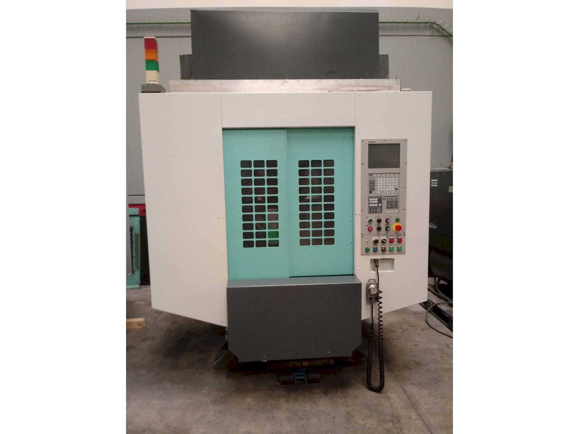 Vista frontale della macchina Brother TC-S2DN-O