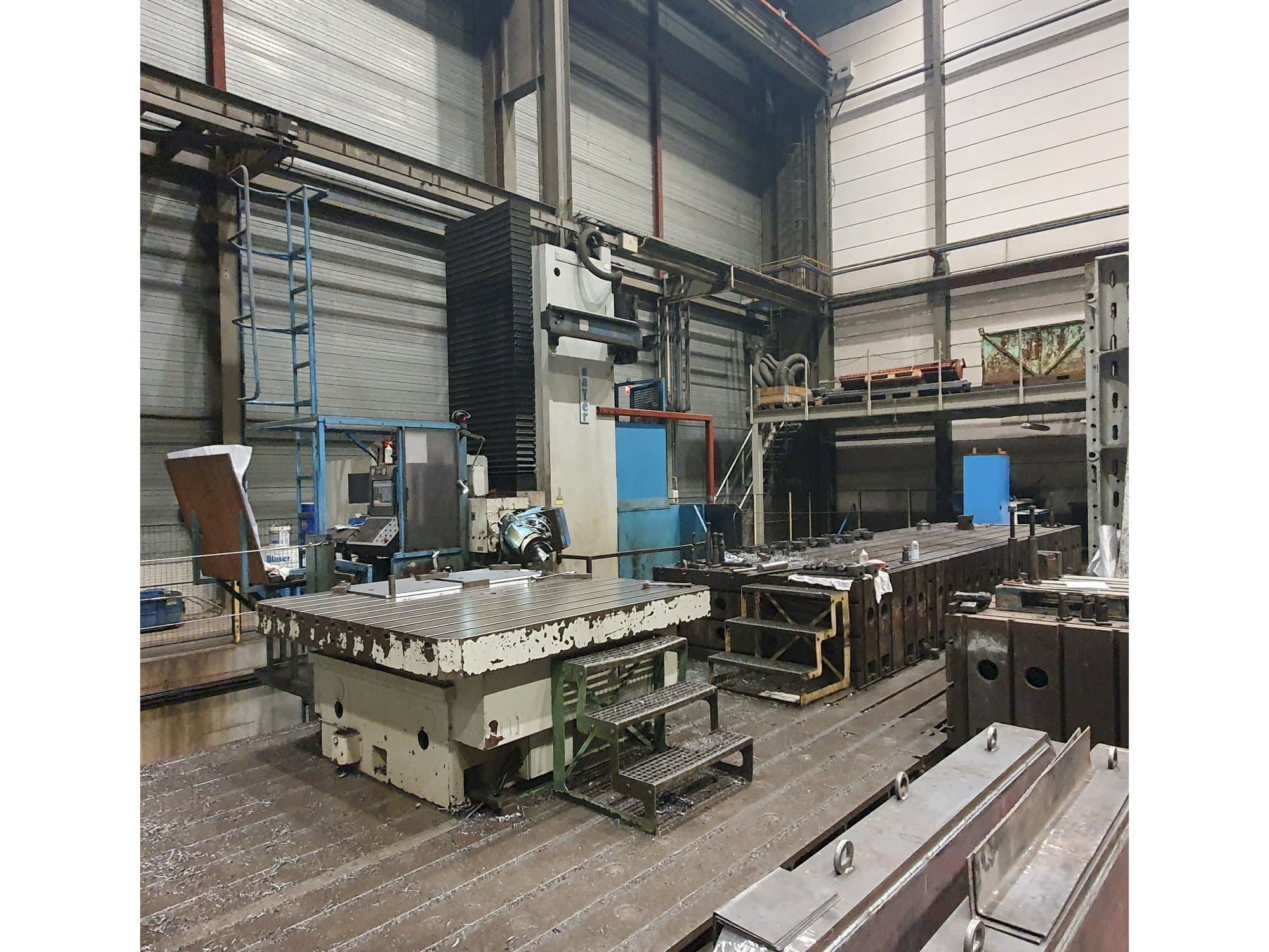 Vista frontale della macchina Zayer 30-KCU-12000