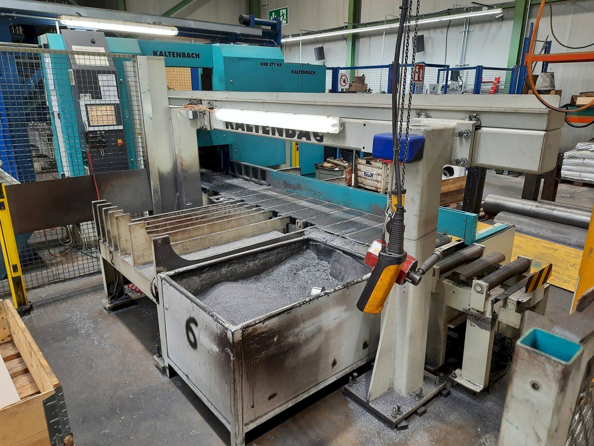 Vista frontale della macchina KALTENBACH KBR 371 NA