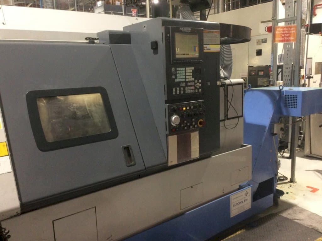 Vista laterale sinistra della macchina Mazak Super Quick Turn 200M