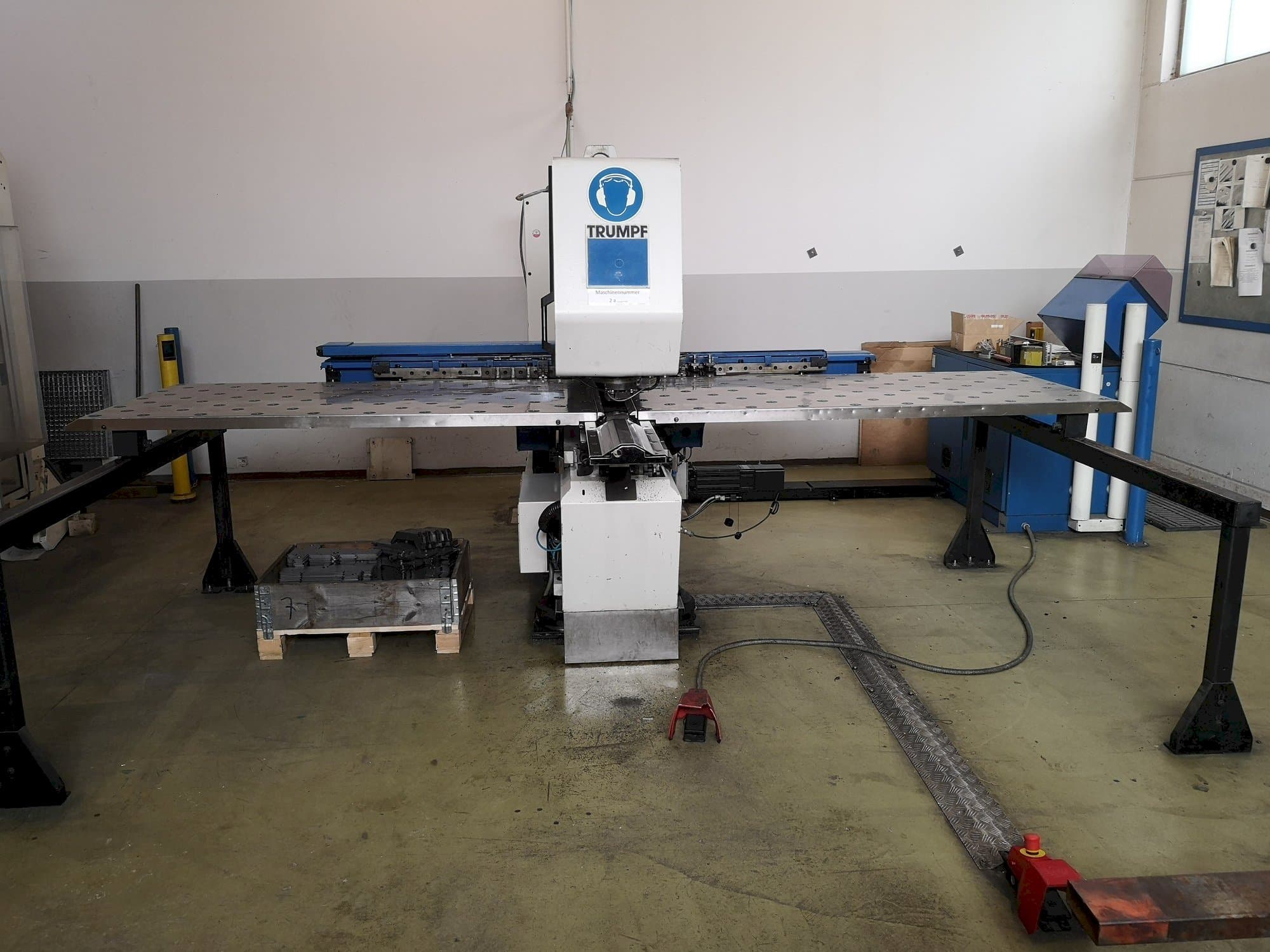Vista frontale della macchina Trumpf Trumatic 160R