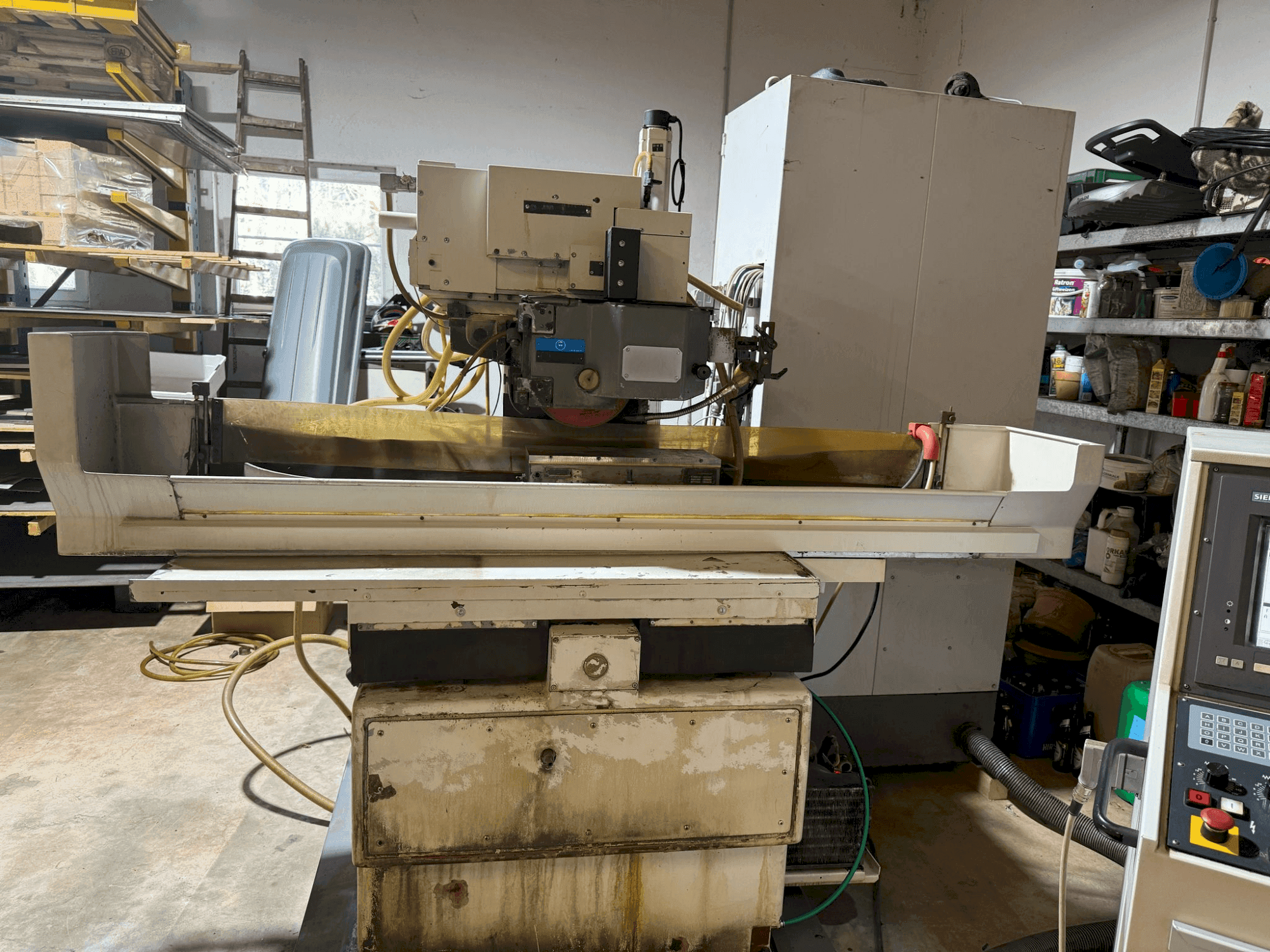 Vista frontale della macchina JUNG J 525C