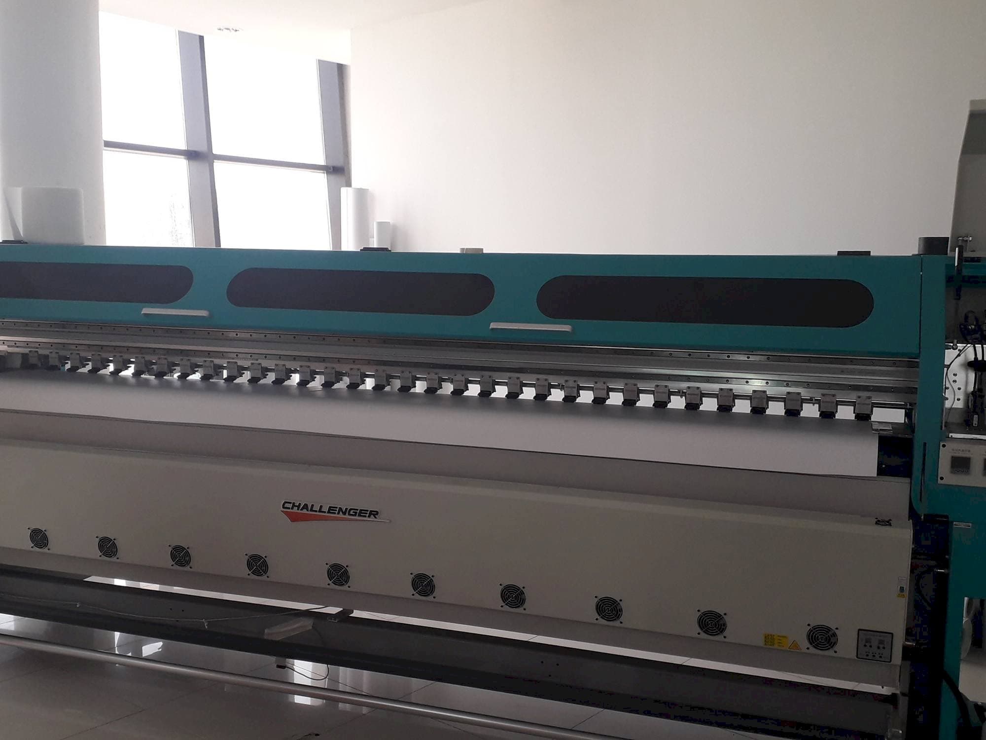 Vista frontale della macchina Challenger FY-3200AT Plus-H4